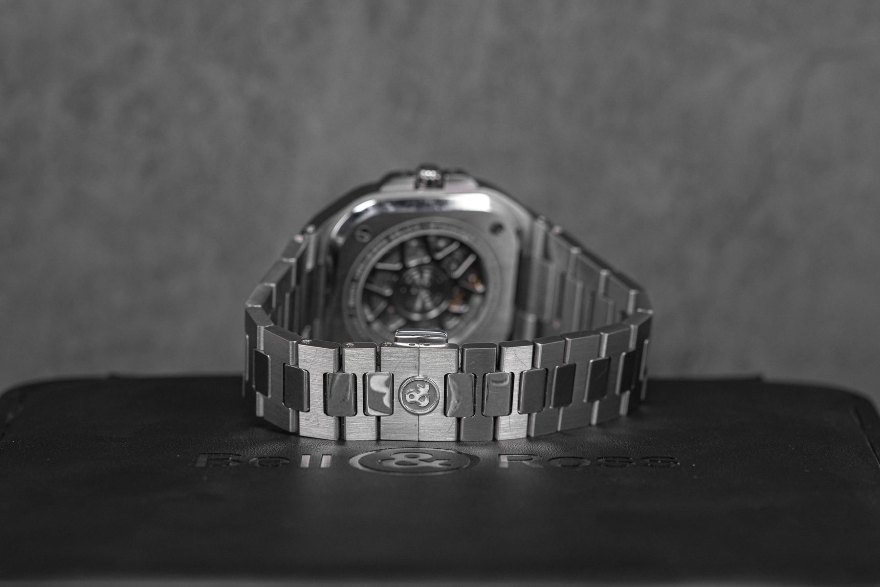 BR 05 Steel Black