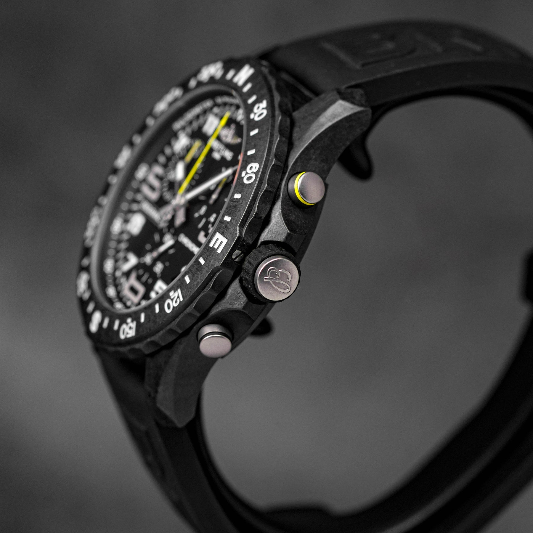 ENDURANCE PRO 44MM BLACK (2023)