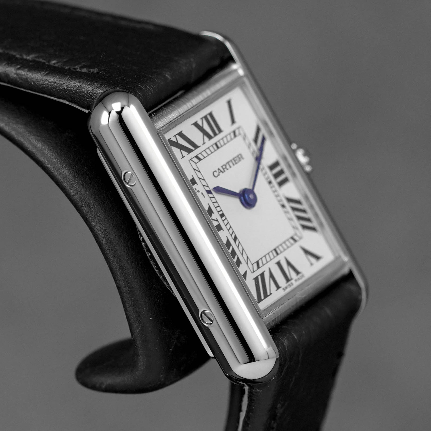 TANK MUST S SILVER DIAL LEATHER STRAP (2025)