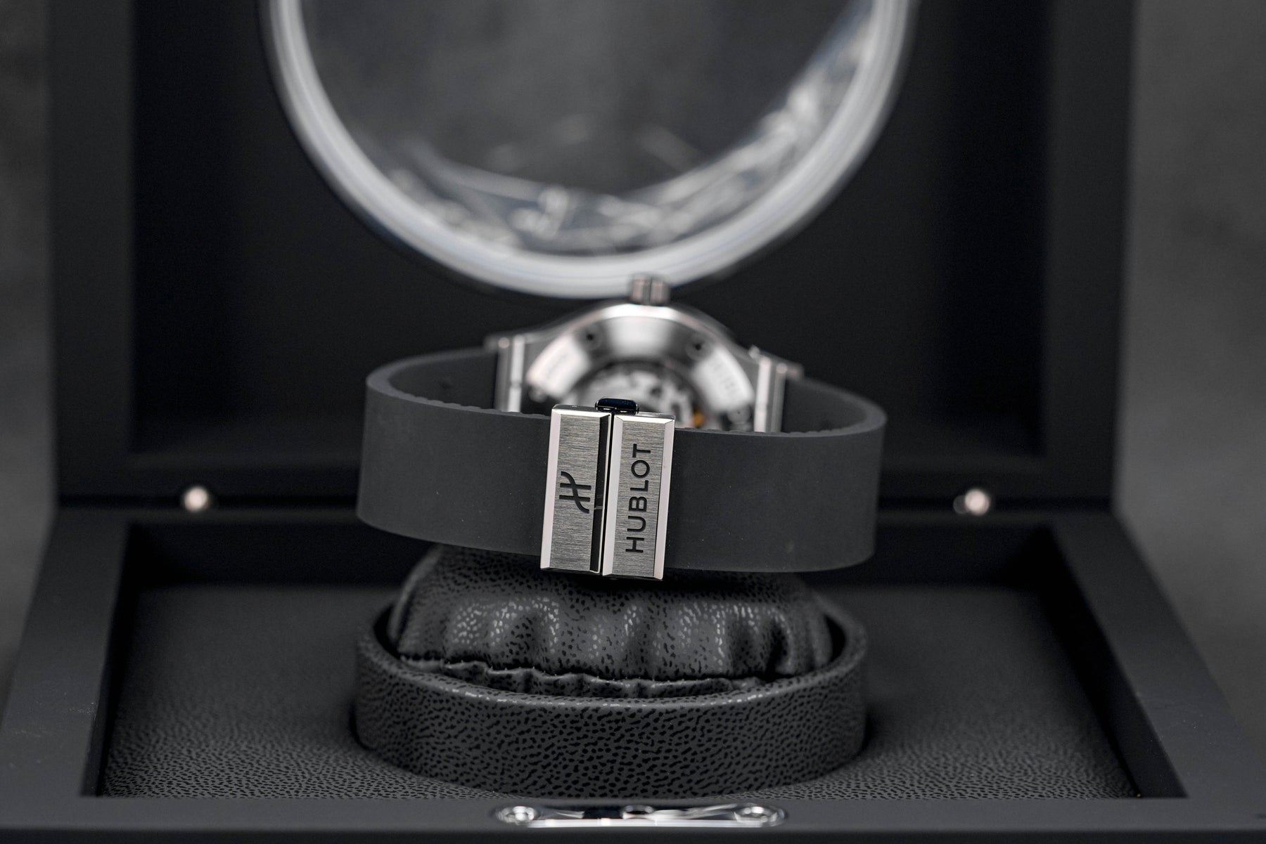 Classic Fusion 42 Titanium Black