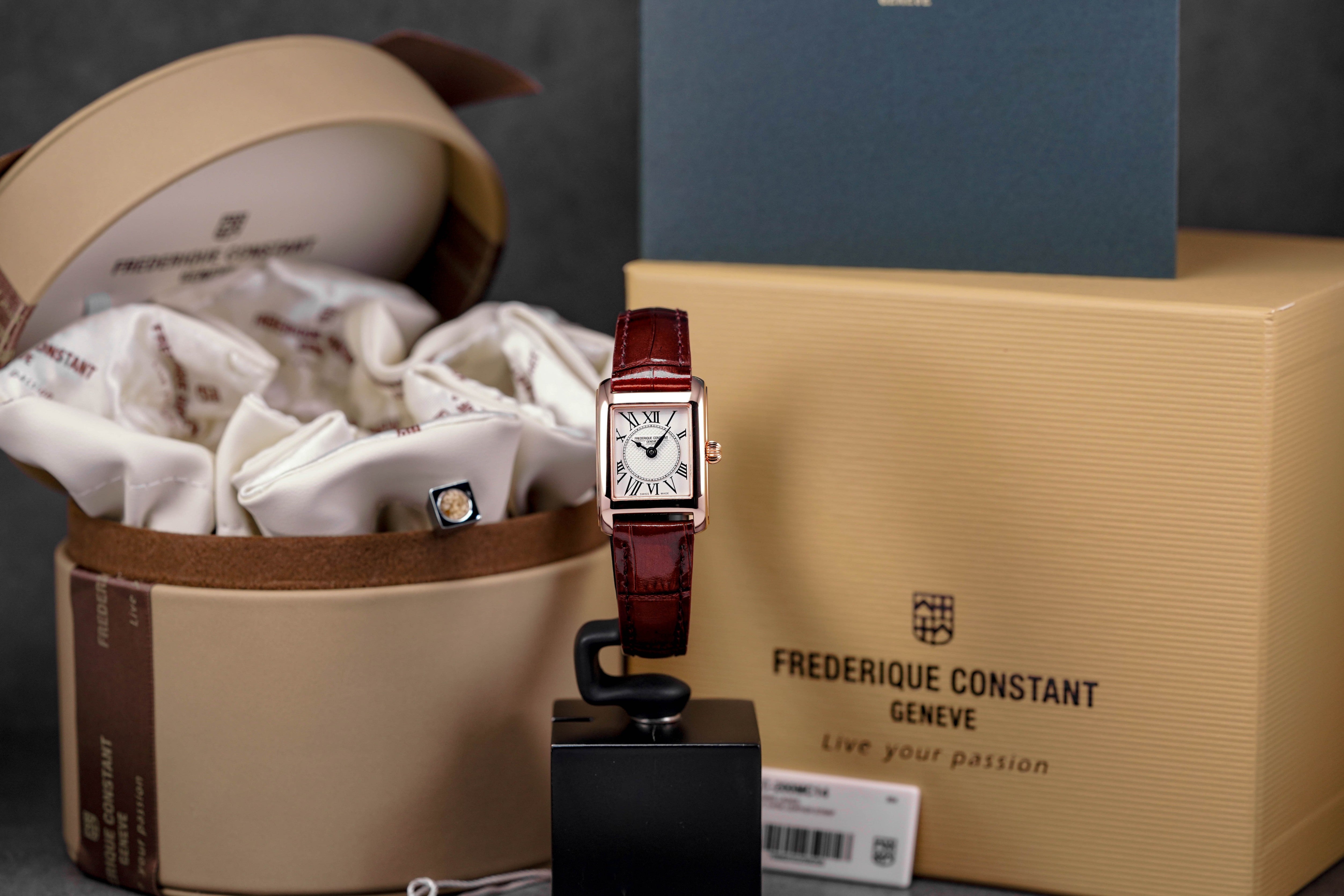 CLASSICS CAREE ROSEGOLD-PLATED STEEL WHITE DIAL LEATHER STRAP