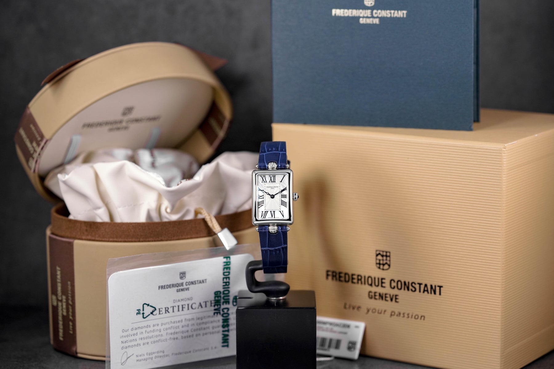 CLASSICS ART DECO CAREE STEEL MOP DIAL LEATHER STRAP (2025)