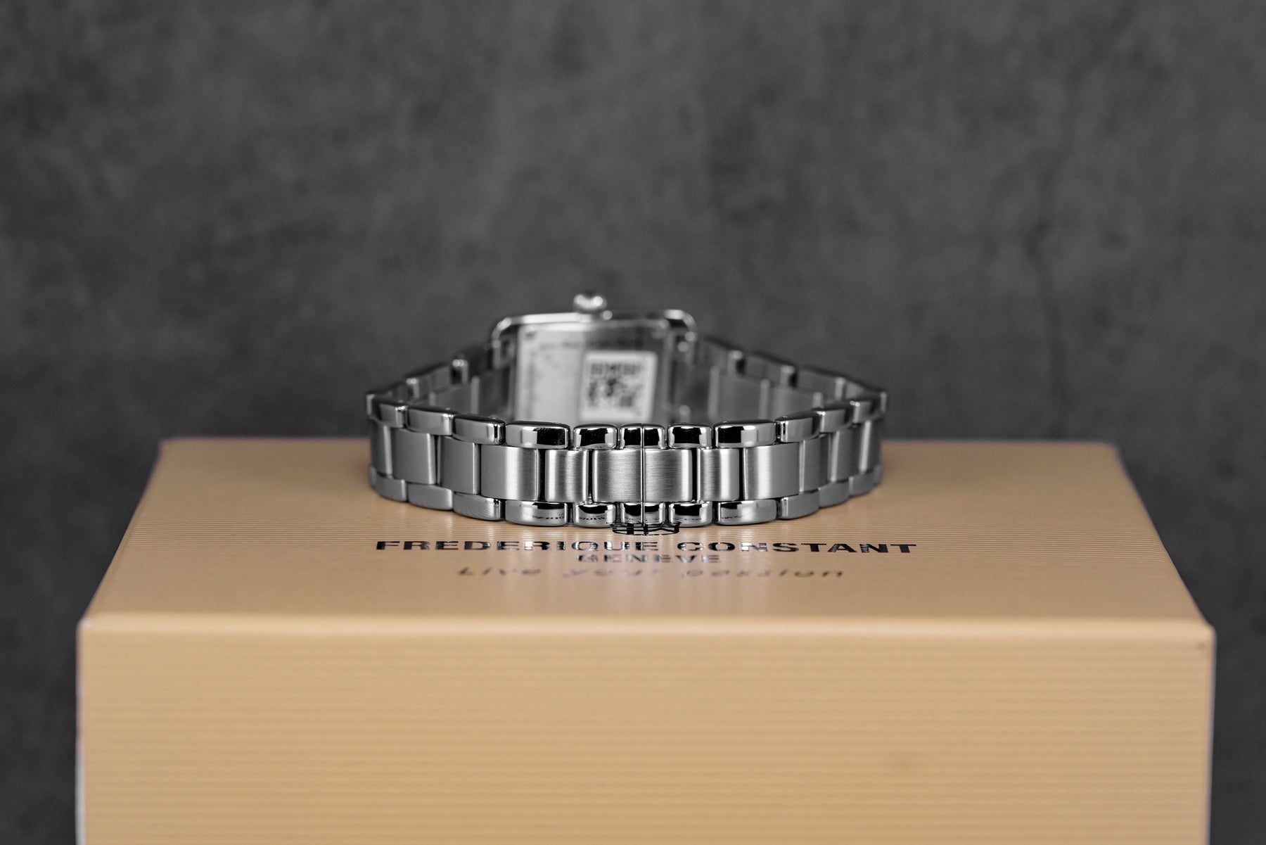 CLASSICS CAREE STEEL WHITE DIAL (2025)