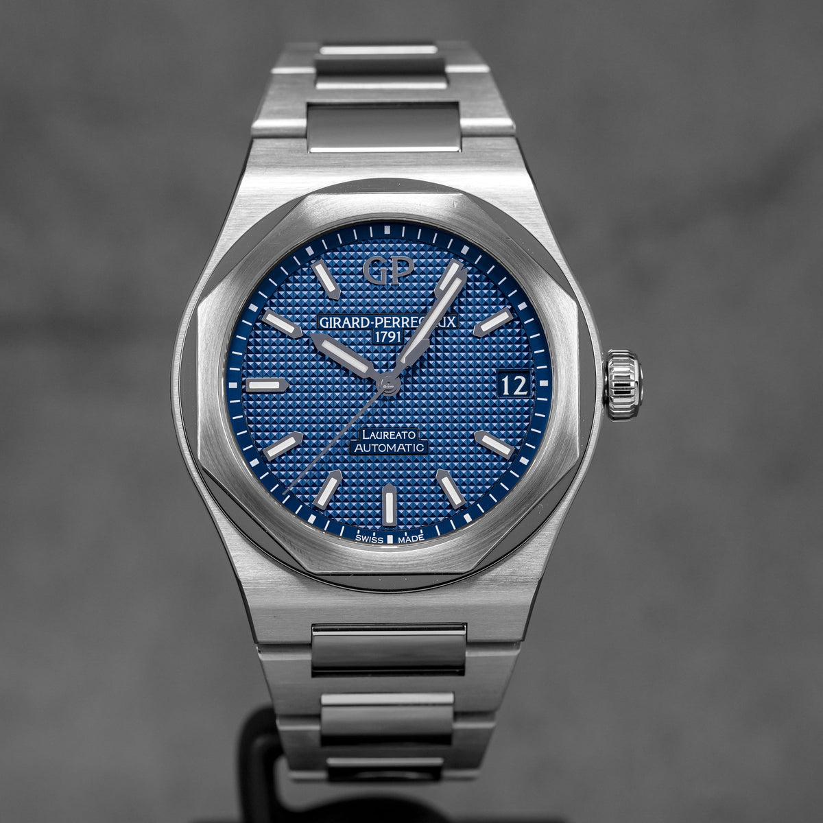 Harga Girard Perregaux Laureato Blue