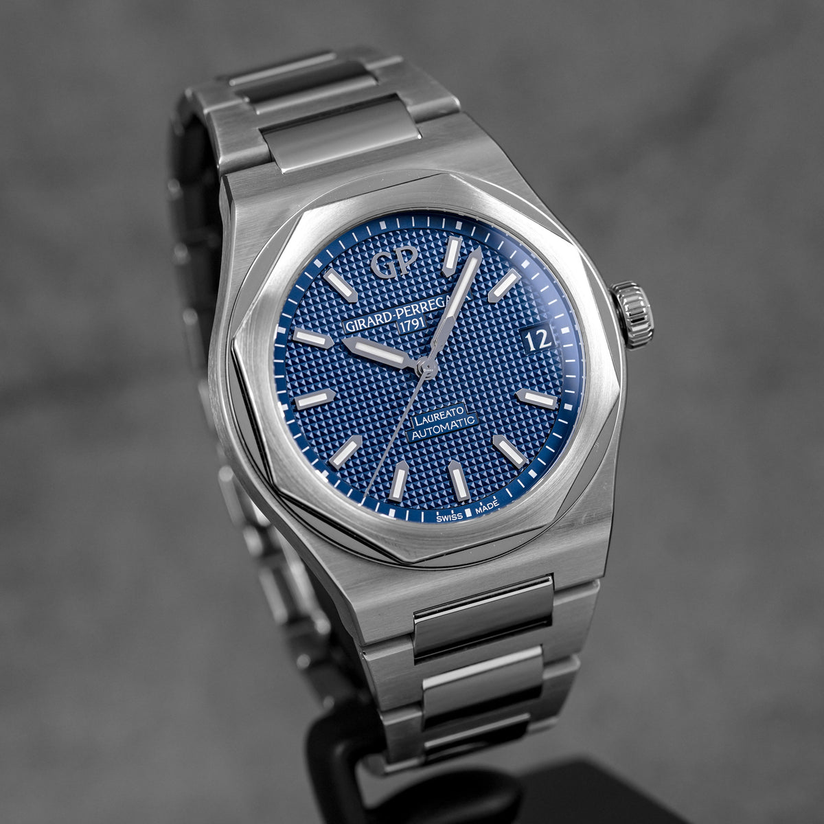 Harga Girard Perregaux Laureato Blue