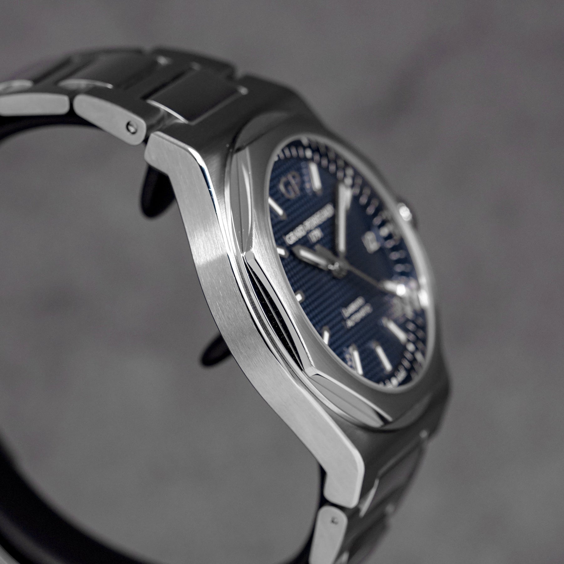 Harga Girard Perregaux Laureato Blue