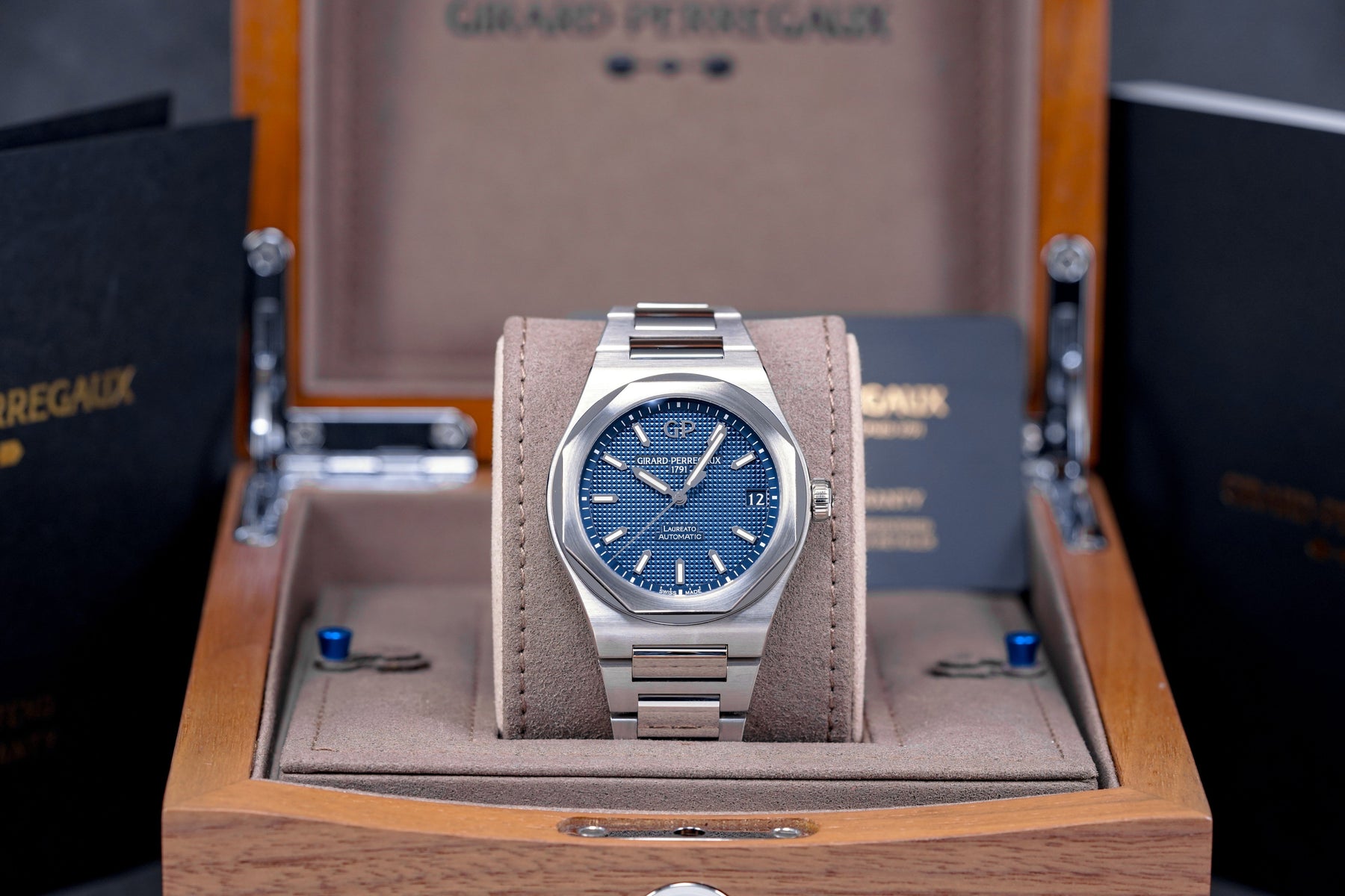 Harga Girard Perregaux Laureato Blue