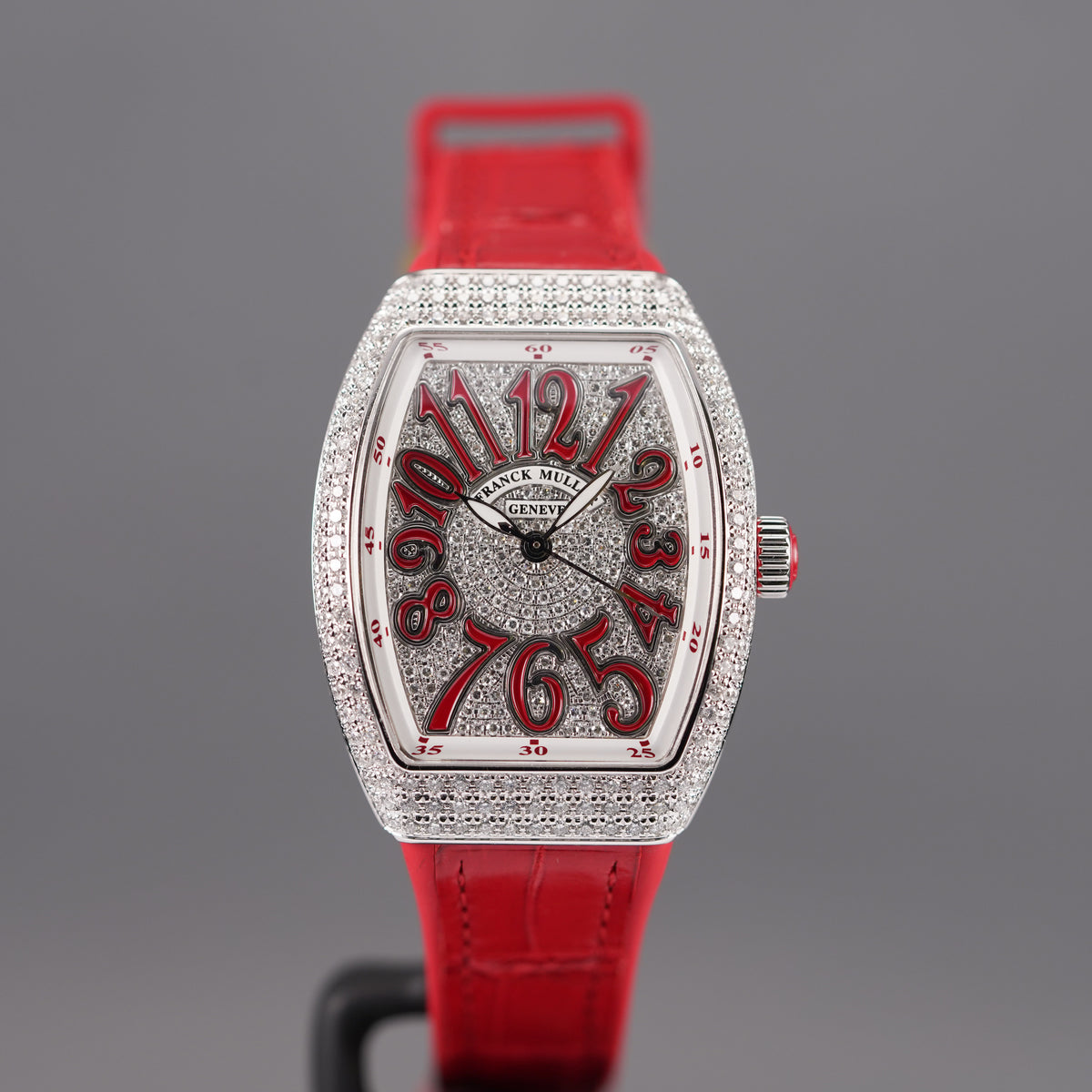 V32 RED DIAMOND DIAL (2024)