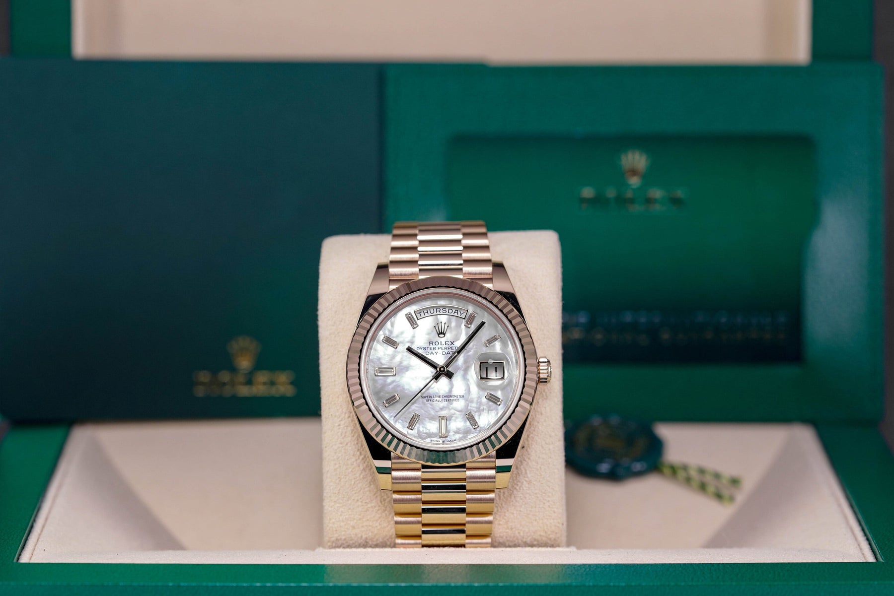 DAYDATE 40MM ROSEGOLD MOP DIAMOND BAGUETTE DIAL (2025)