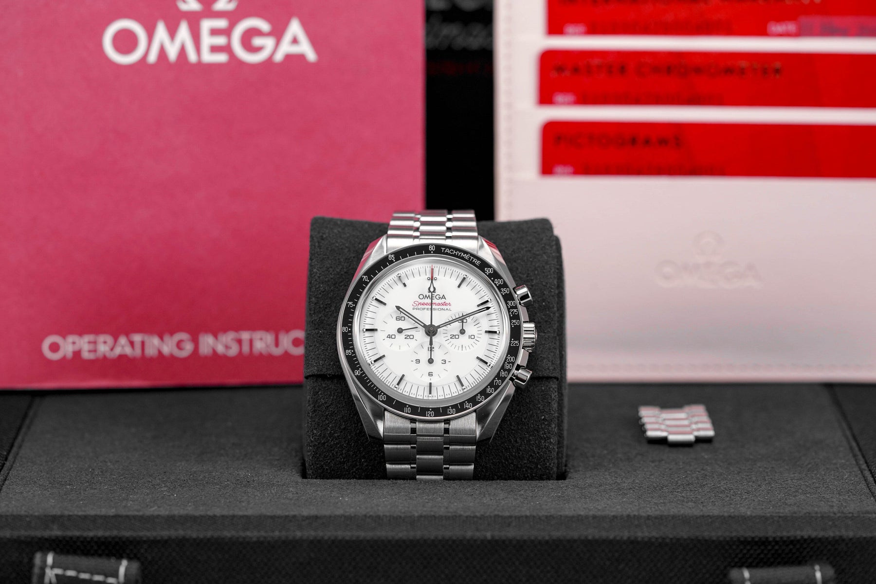 SPEEDMASTER MOONWATCH SAPPHIRE WHITE DIAL (2025)