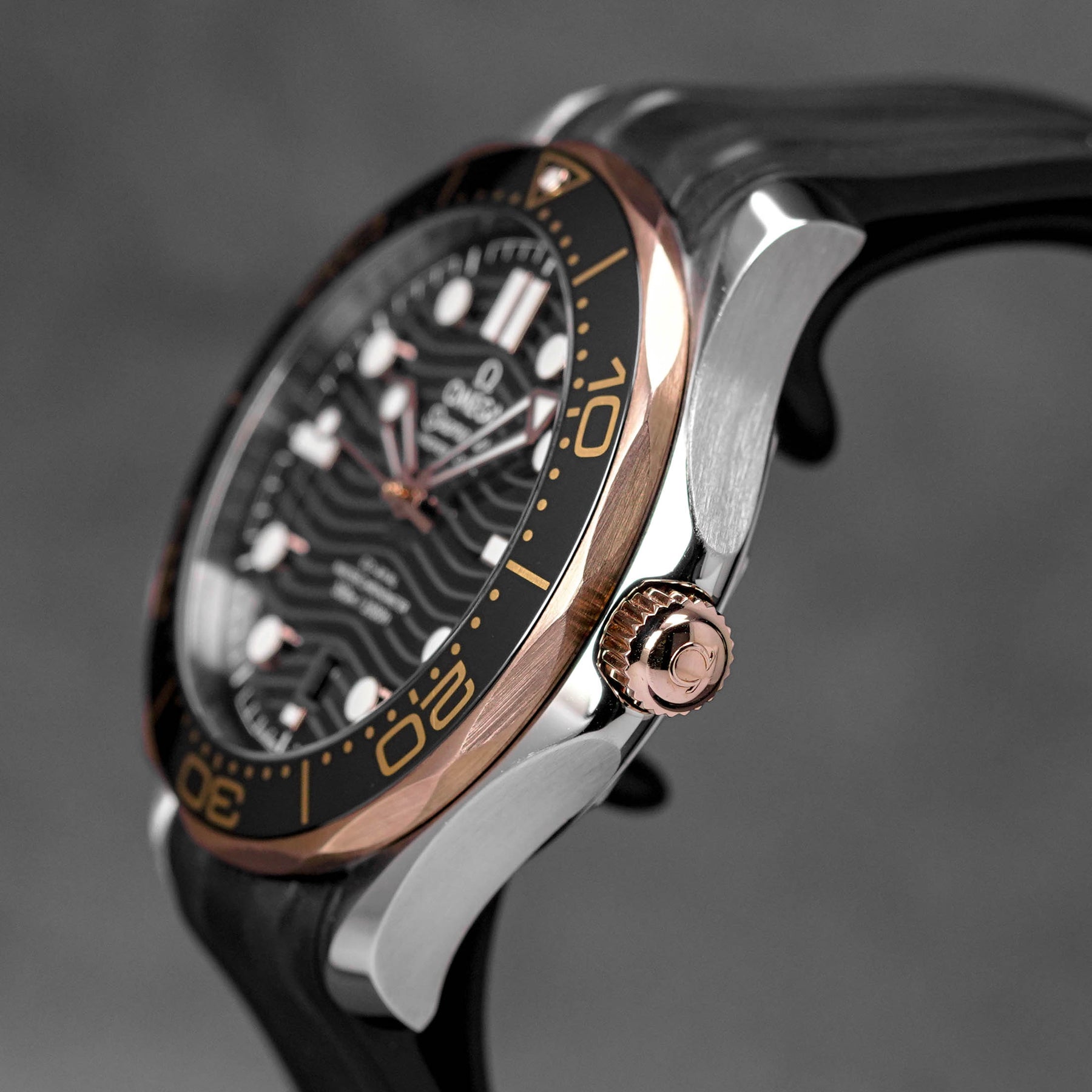 SEAMASTER DIVER 300M TWOTONE SEDNA GOLD BLACK DIAL RUBBER STRAP (2021)