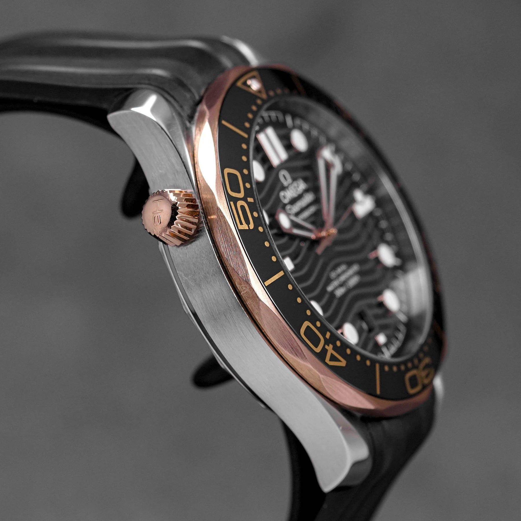 SEAMASTER DIVER 300M TWOTONE SEDNA GOLD BLACK DIAL RUBBER STRAP (2021)