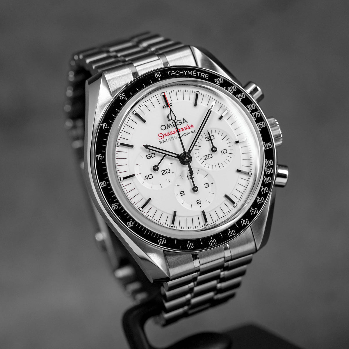 harga Omega Speedmaster Moonwatch Saphhire tebaru