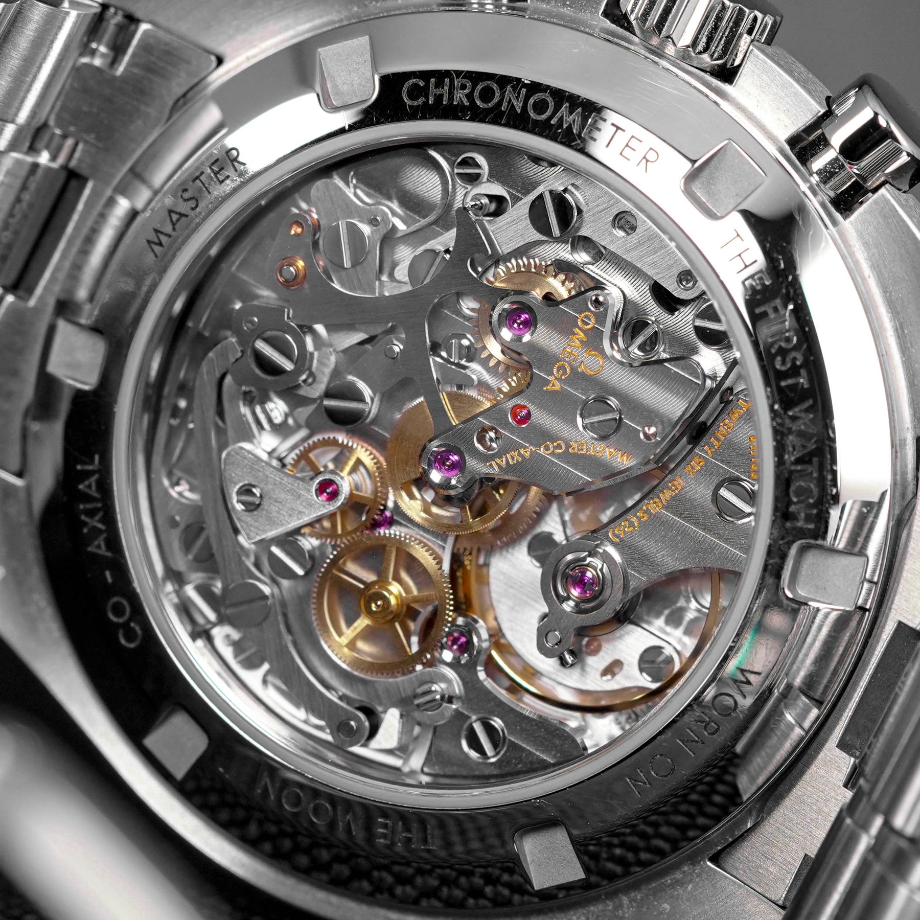 Harga Omega Speedmaster Moonwatch Sapphire White