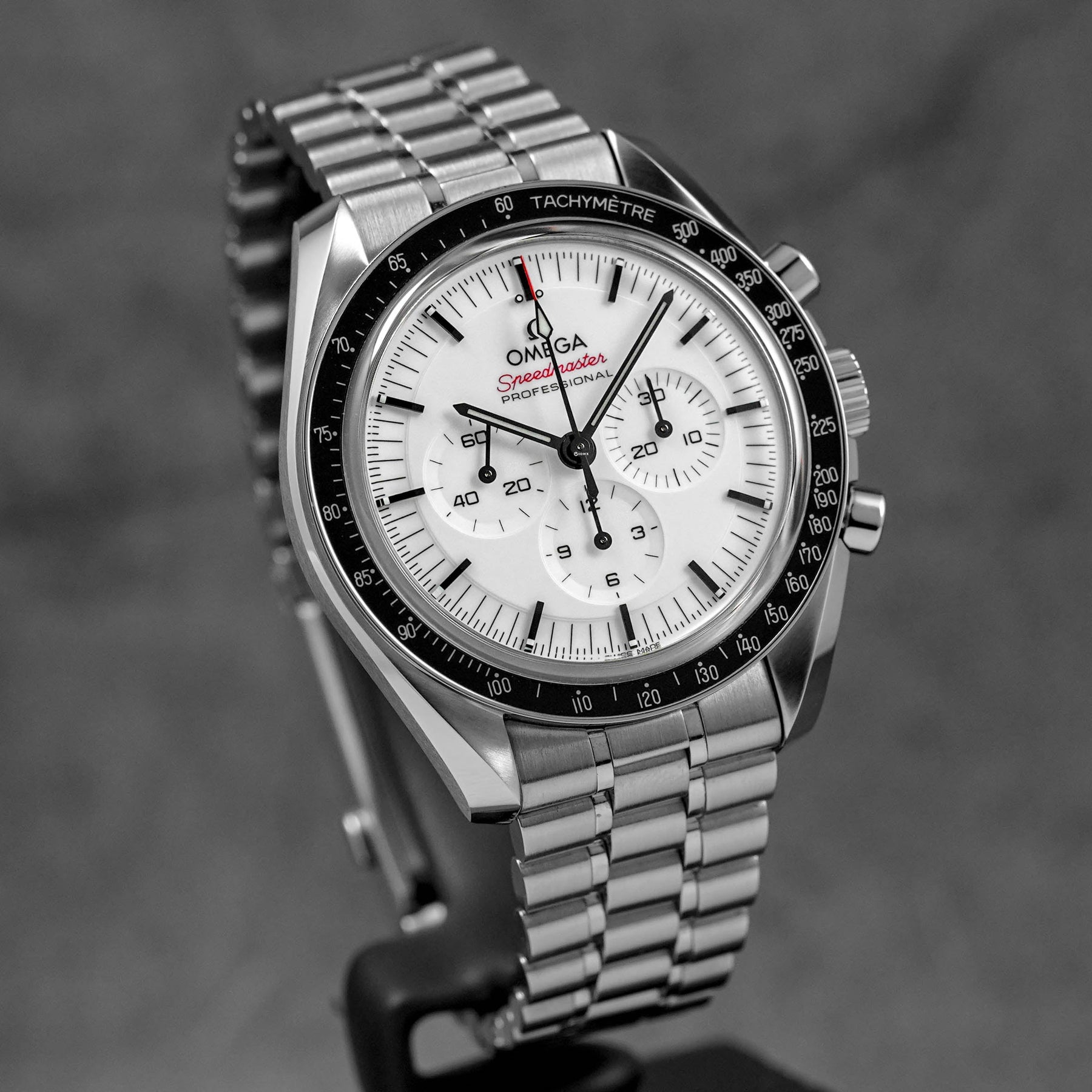 SPEEDMASTER MOONWATCH SAPPHIRE WHITE DIAL (2024)