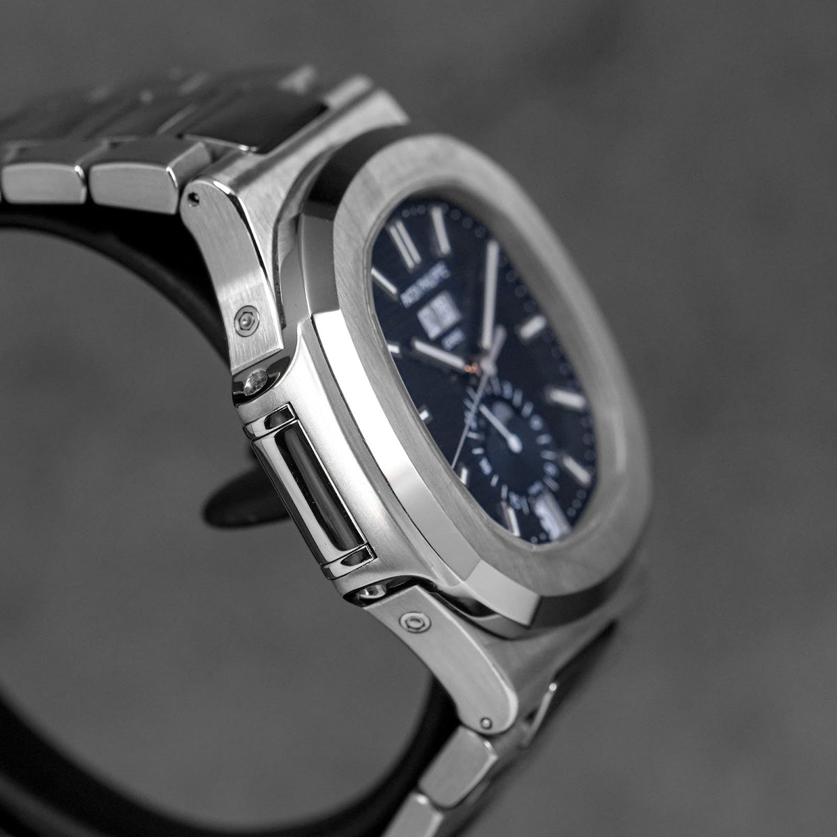 NAUTILUS 5726/1A ANNUAL CALENDAR MOONPHASE BLUE DIAL (2021)