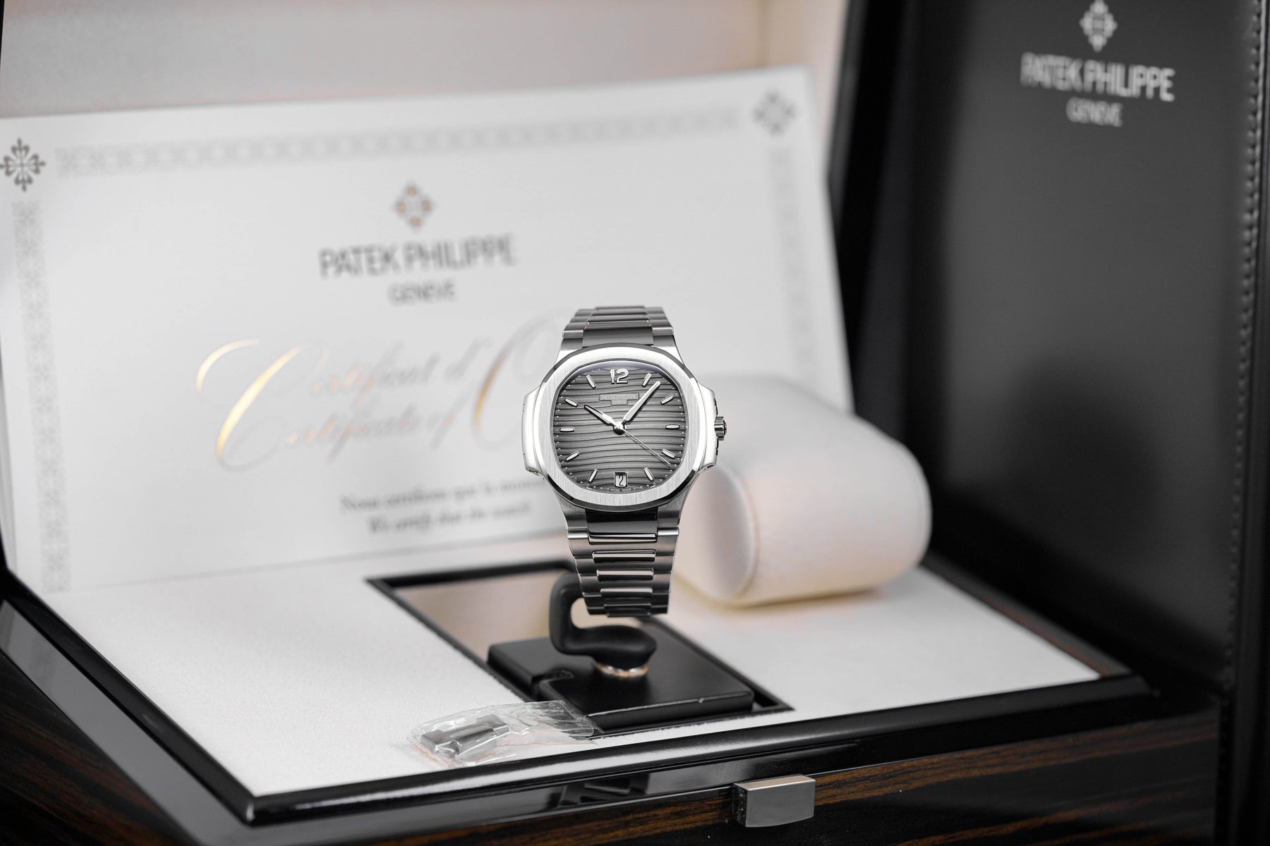 Harga Patek Nautilus 7118/1A Gray
