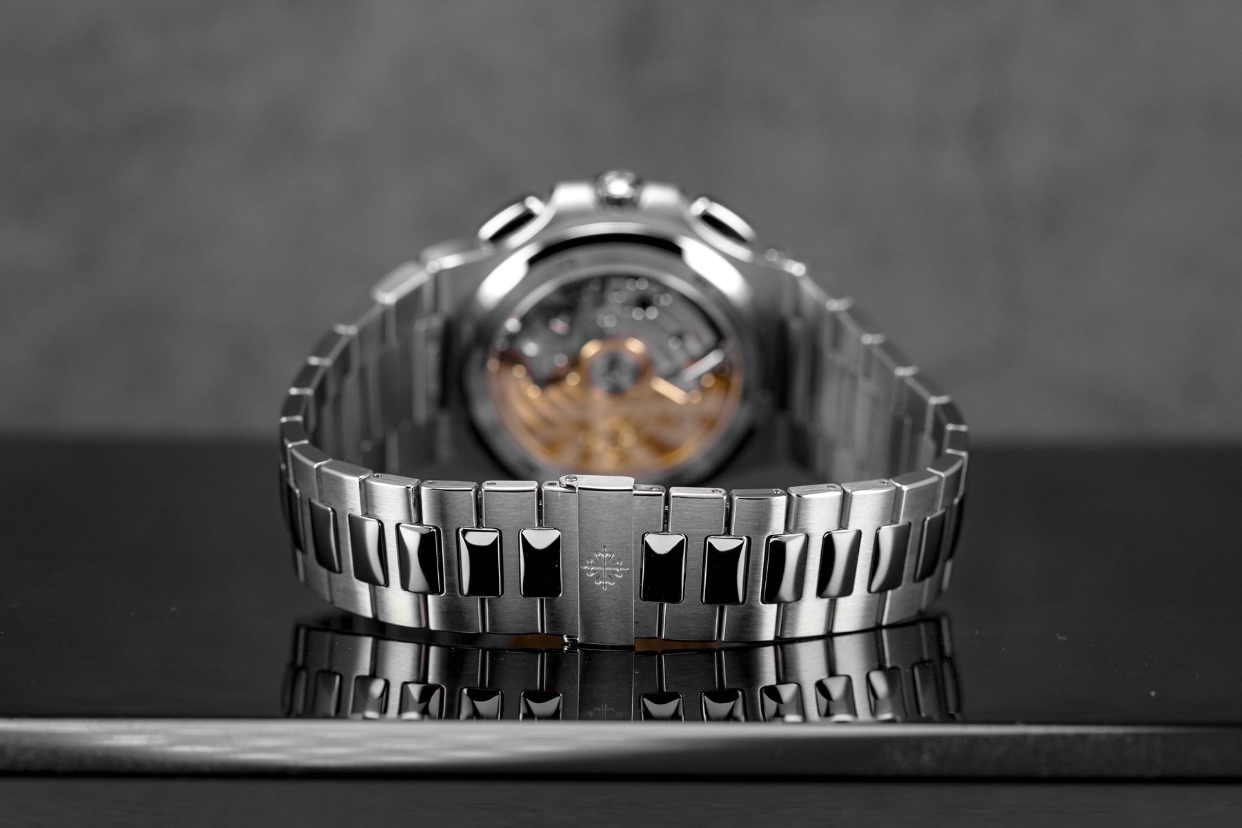 Harga Patek Philippe Nautilus 5990