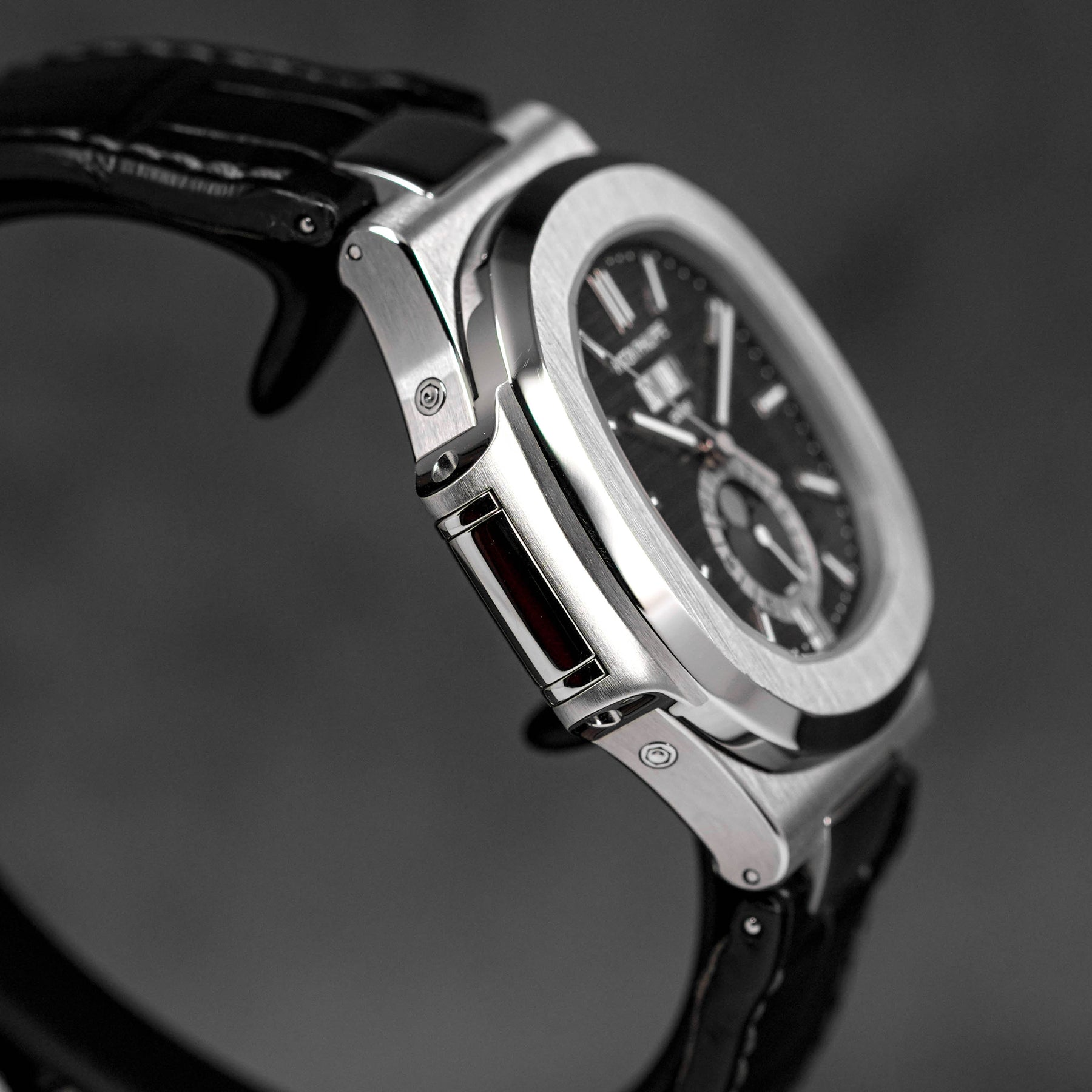 NAUTILUS 5726A ANNUAL CALENDAR MOONPHASE (2020)