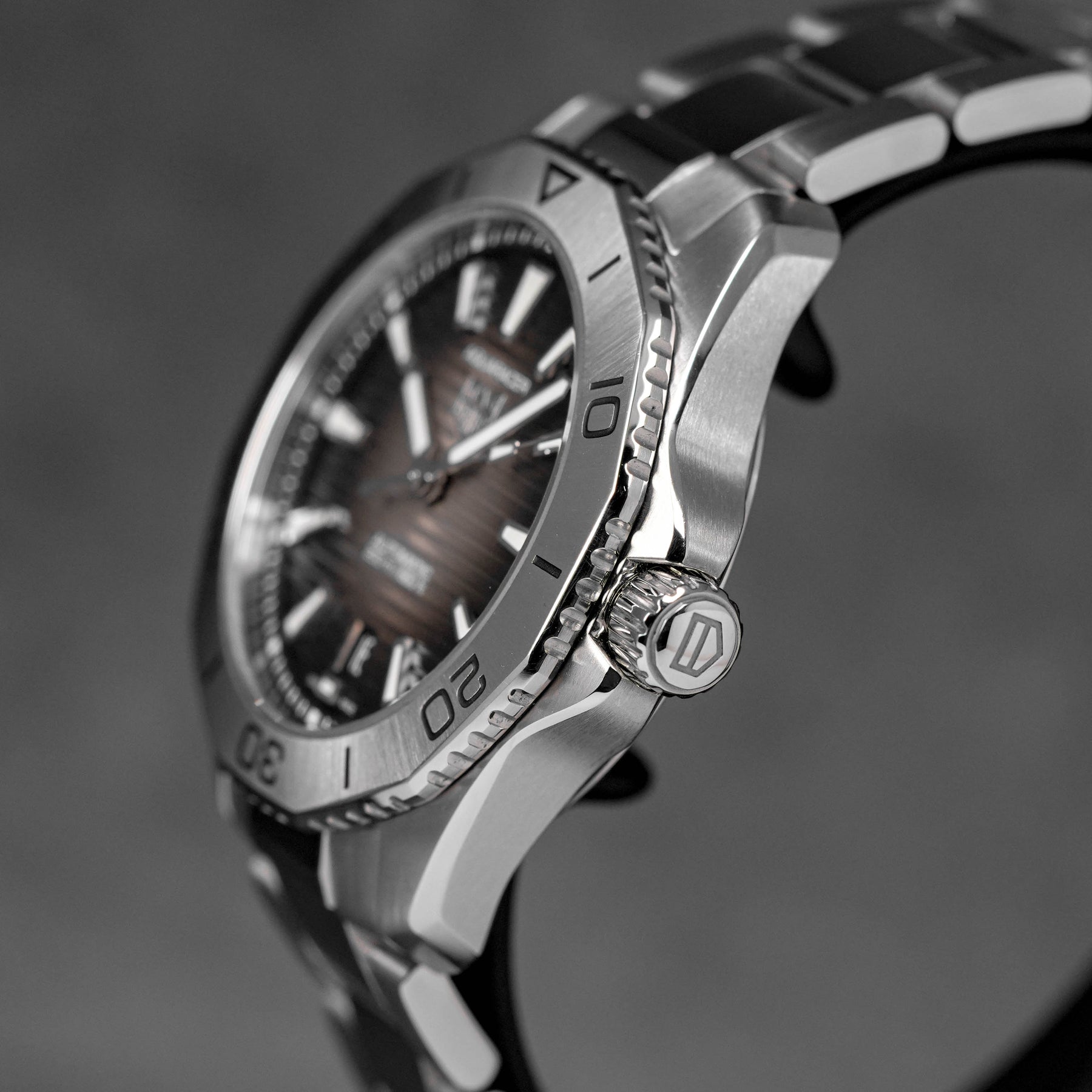 AQUARACER 200 DATE BLACK DIAL (2024)