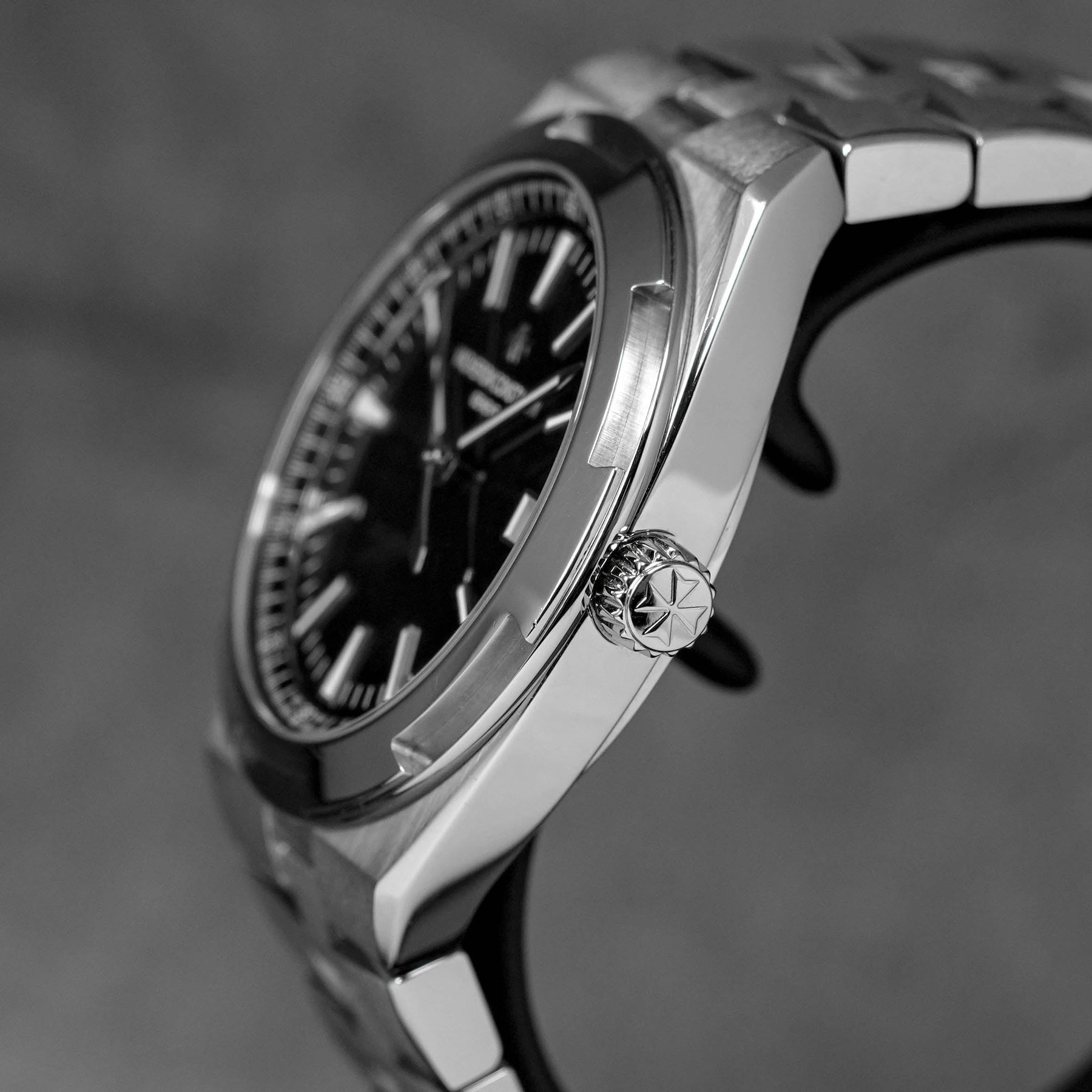 OVERSEAS BLACK DIAL (2021)