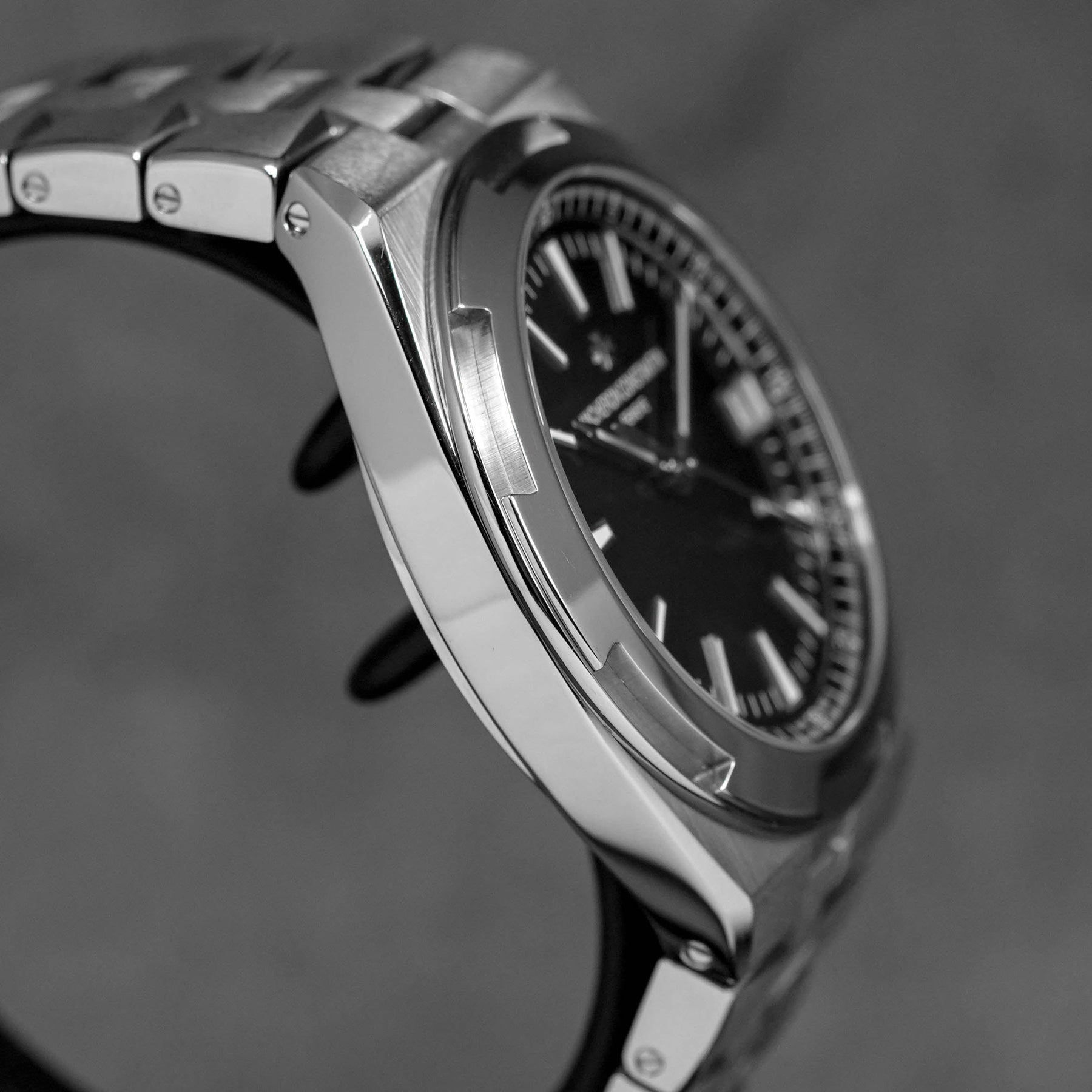 OVERSEAS BLACK DIAL (2021)