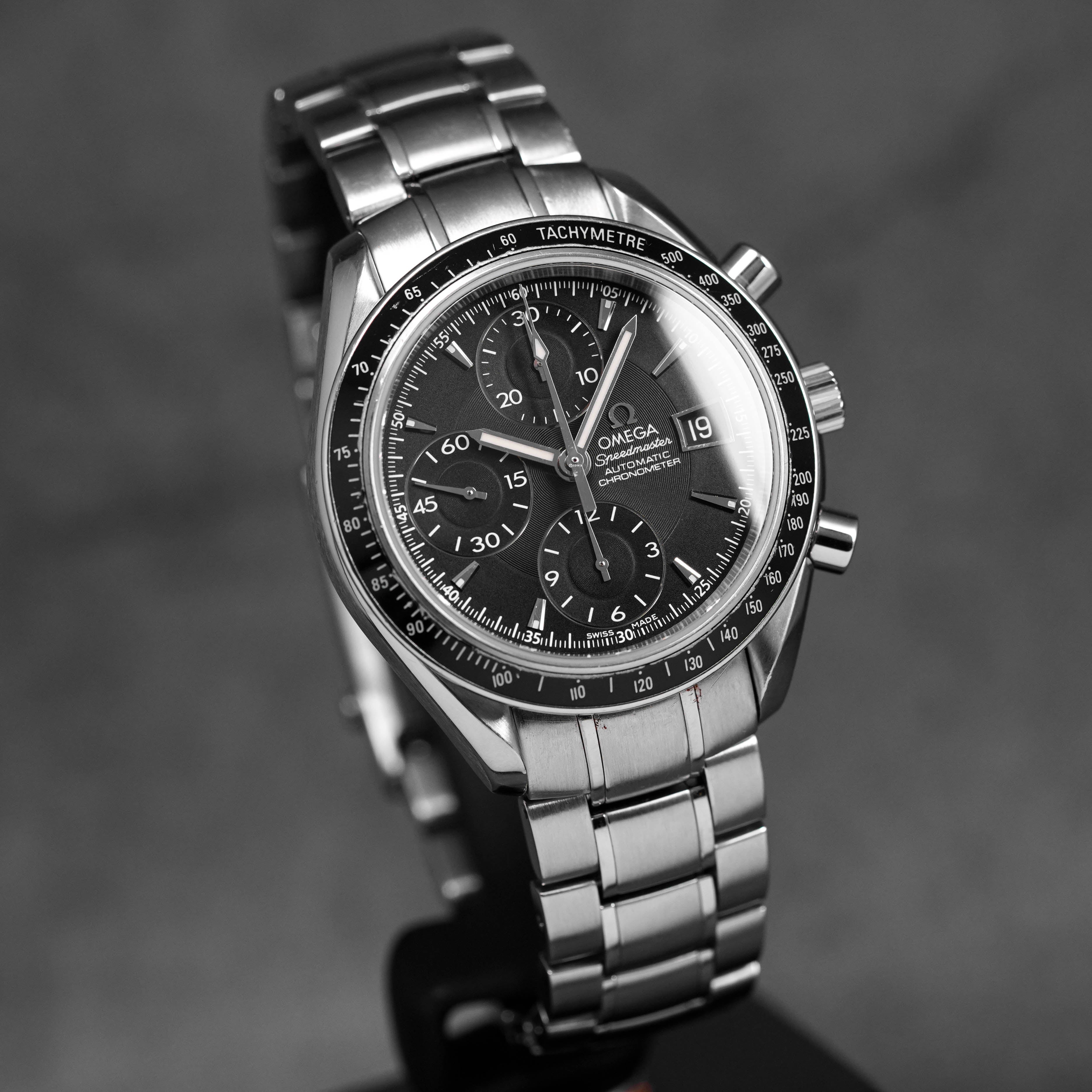 harga omega speedmaster date chrono black