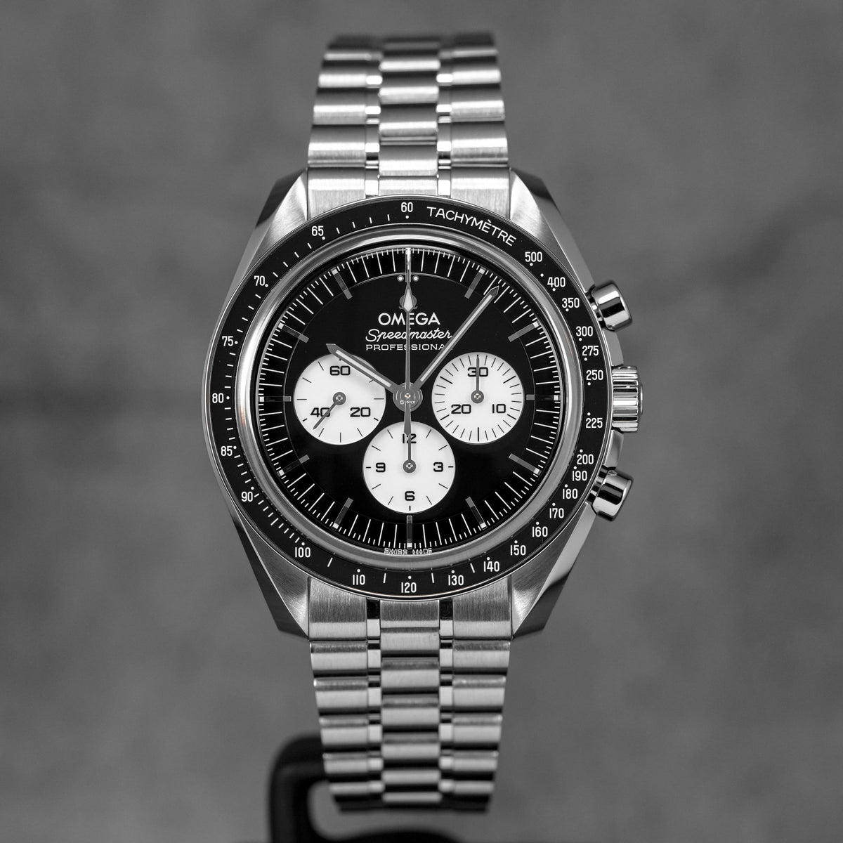 harga omega speedmaster moonwatch reverse panda