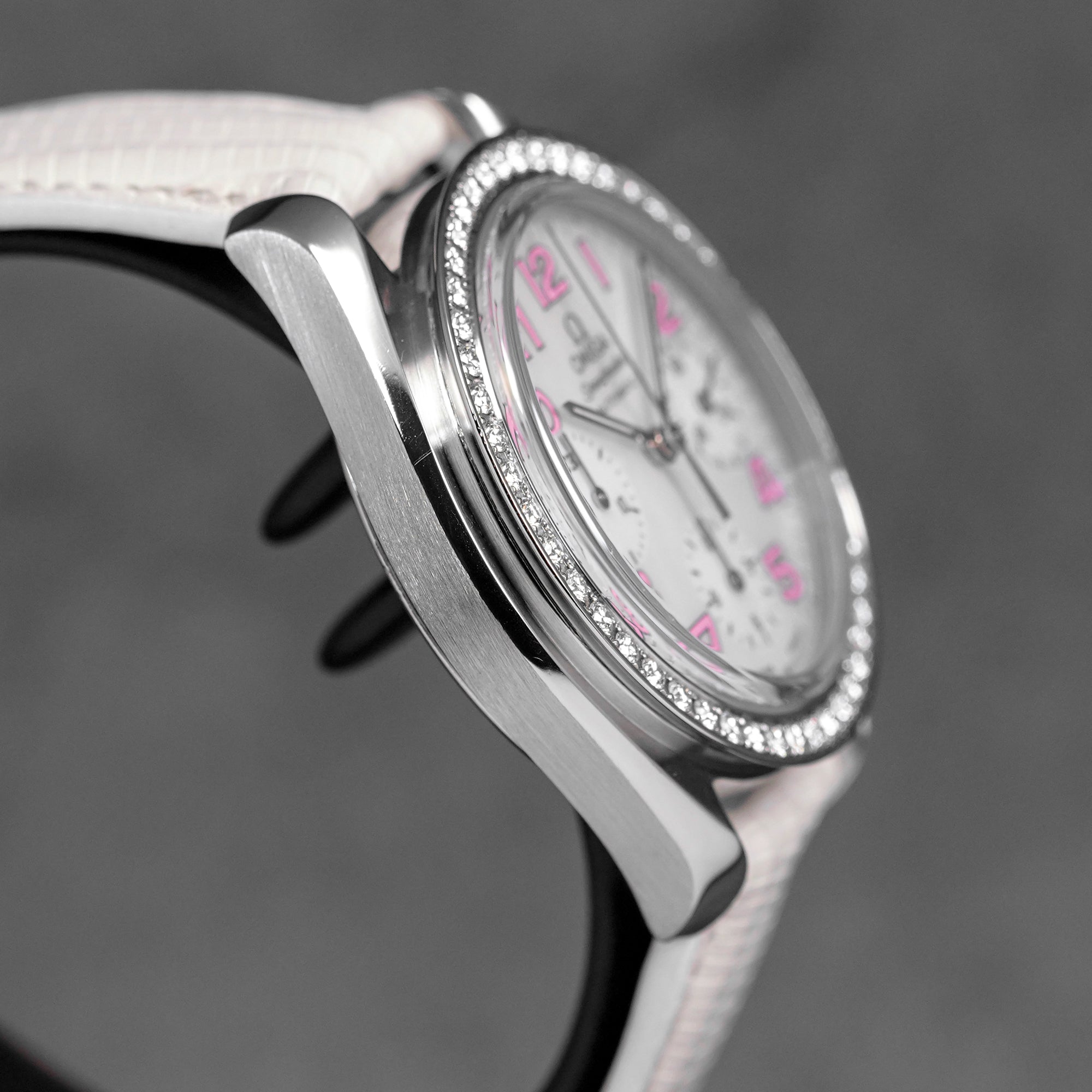 SPEEDMASTER REDUCED WHITE MOP DIAL DIAMOND BEZEL (WATCH ONLY)