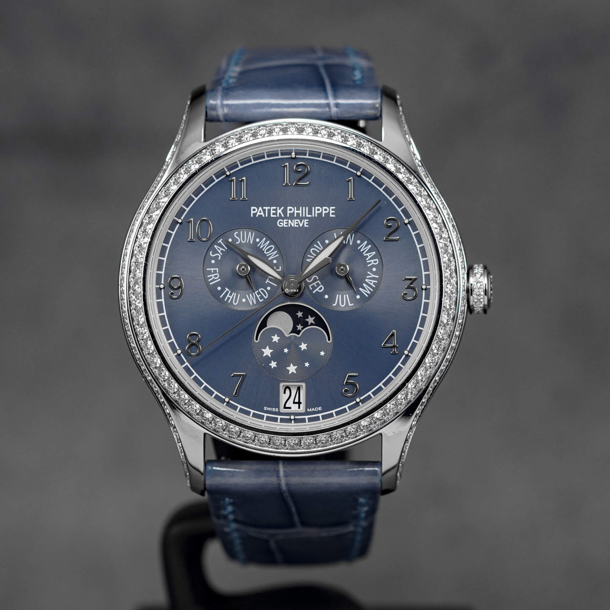 COMPLICATIONS 4947G WHITEGOLD ANNUAL CALENDAR BLUE DIAL DIAMOND BEZEL (2017)