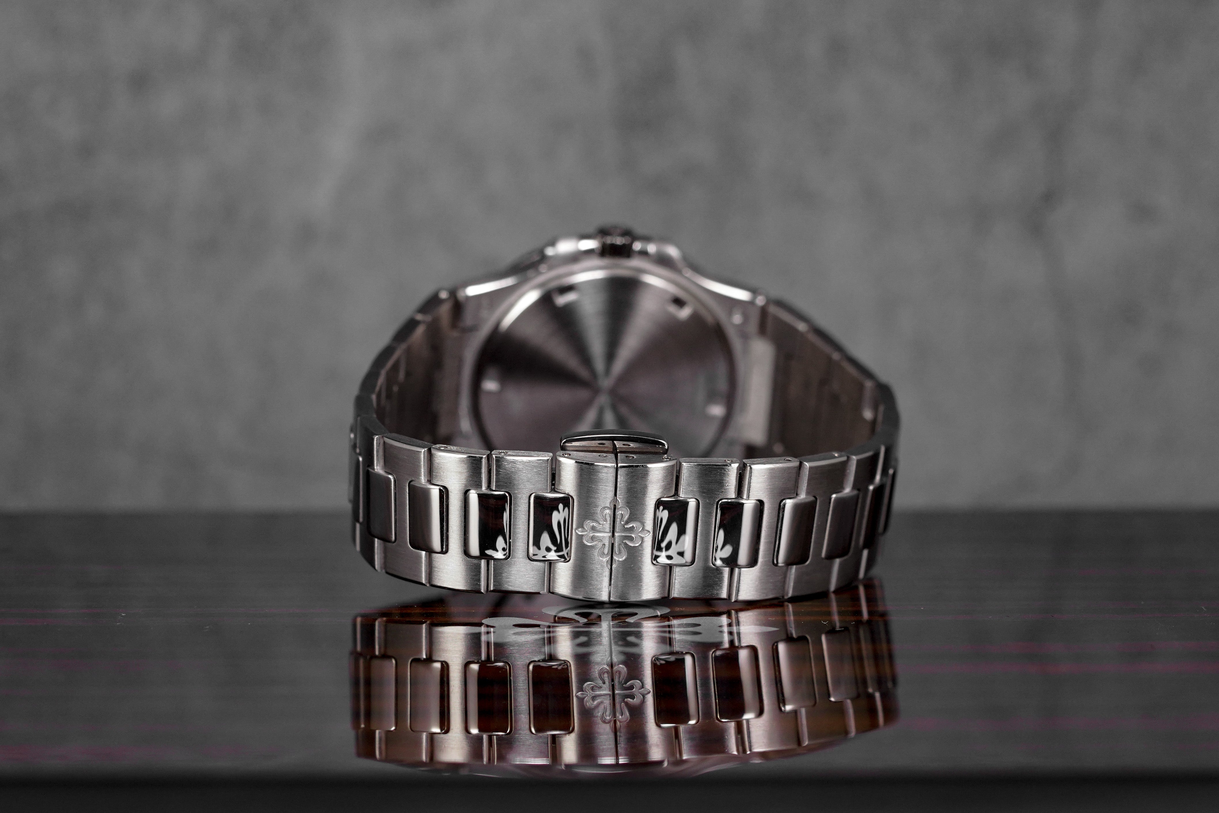 harga patek philippe nautilus 7010/1g