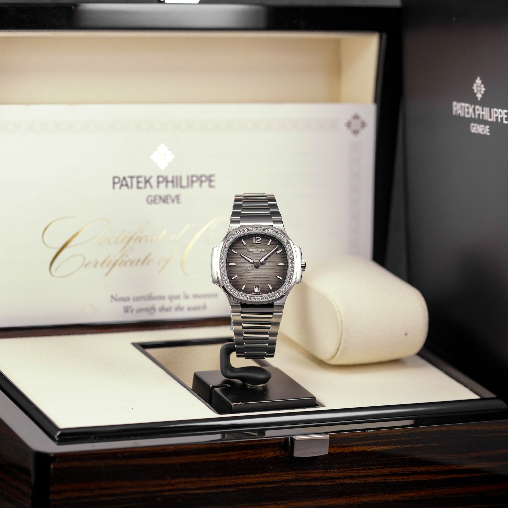 NAUTILUS 7118/1200A GRAY DIAL DIAMOND BEZEL (2022)