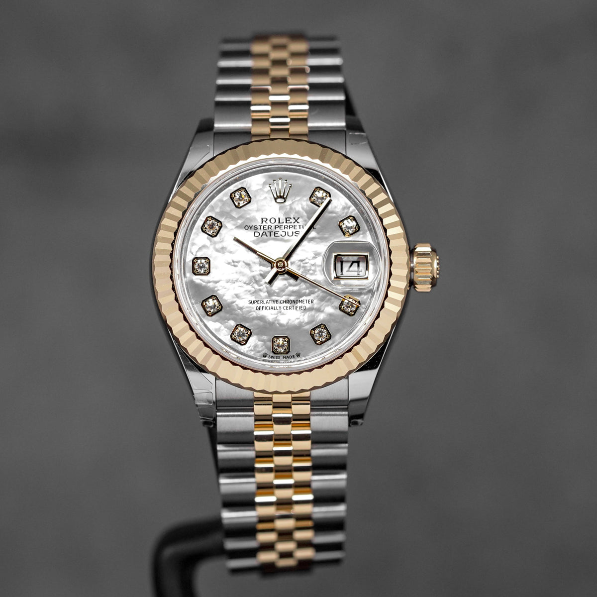 harga rolex datejust 28 mop diamond indonesia tebaru