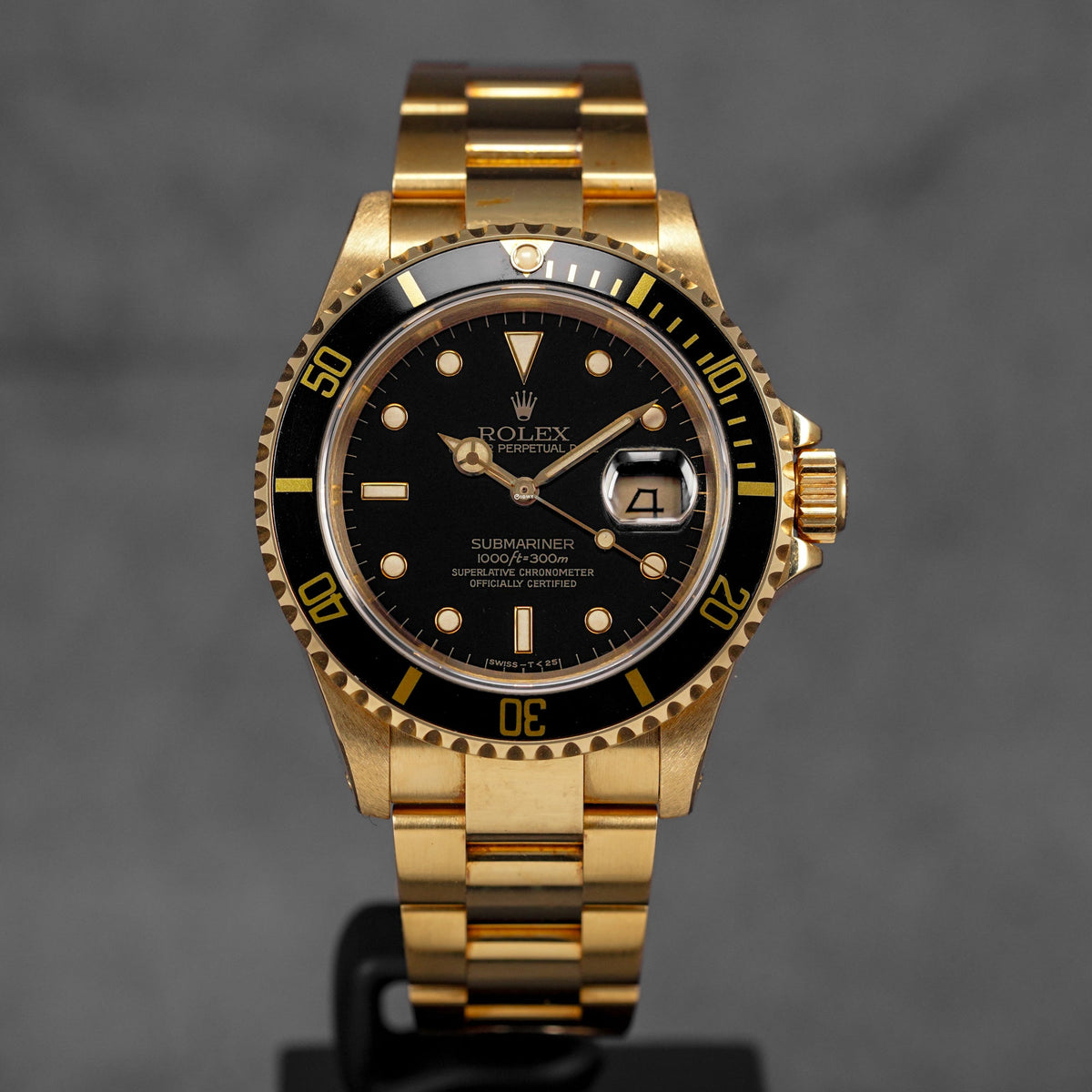 SUBMARINER DATE 40MM YELLOWGOLD BLACK DIAL (1995)