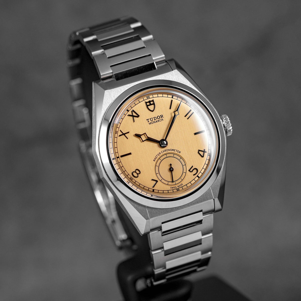 MONARCH 39MM DARK CHAMPAGNE DIAL (2026)