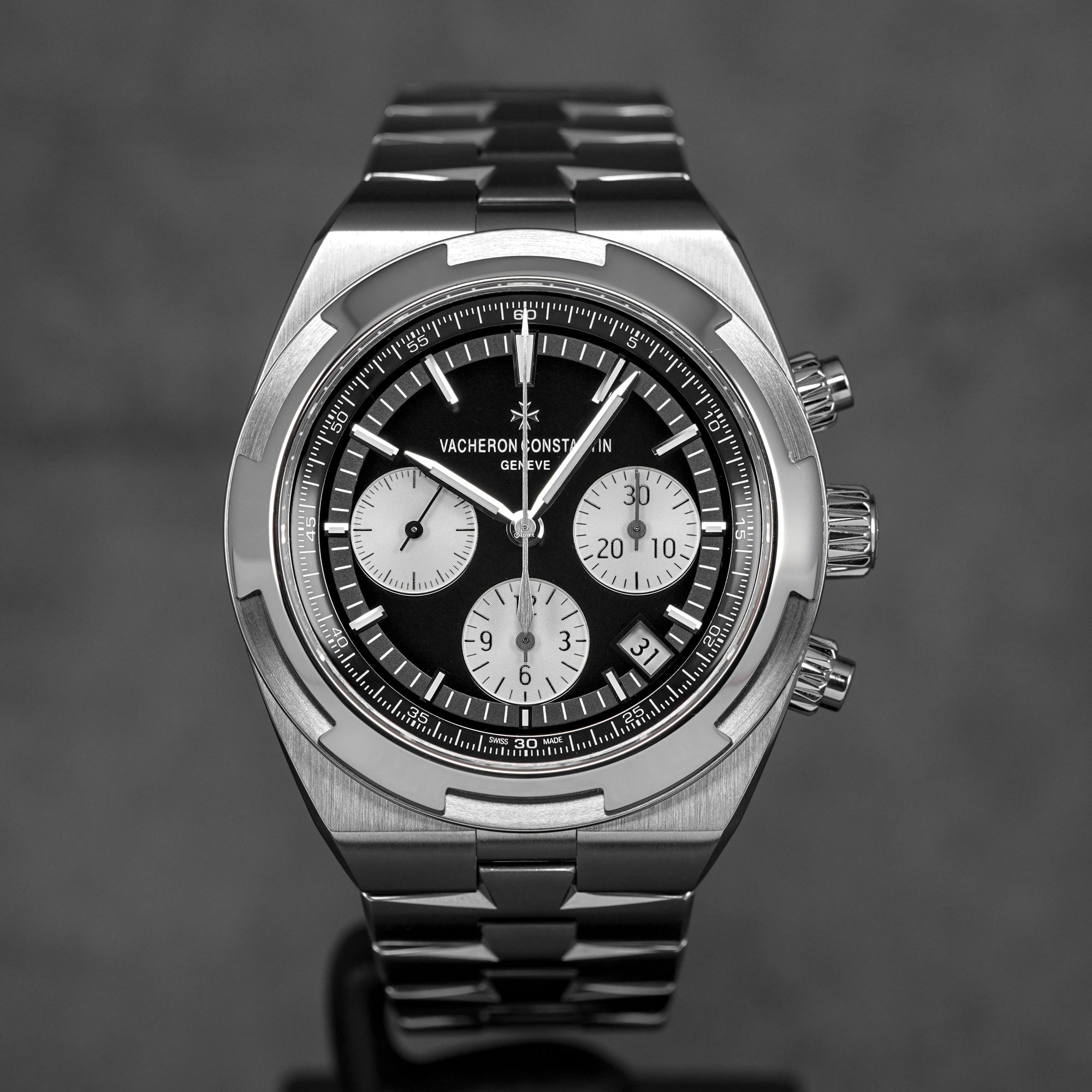 OVERSEAS CHRONOGRAPH BLACK DIAL (2021)