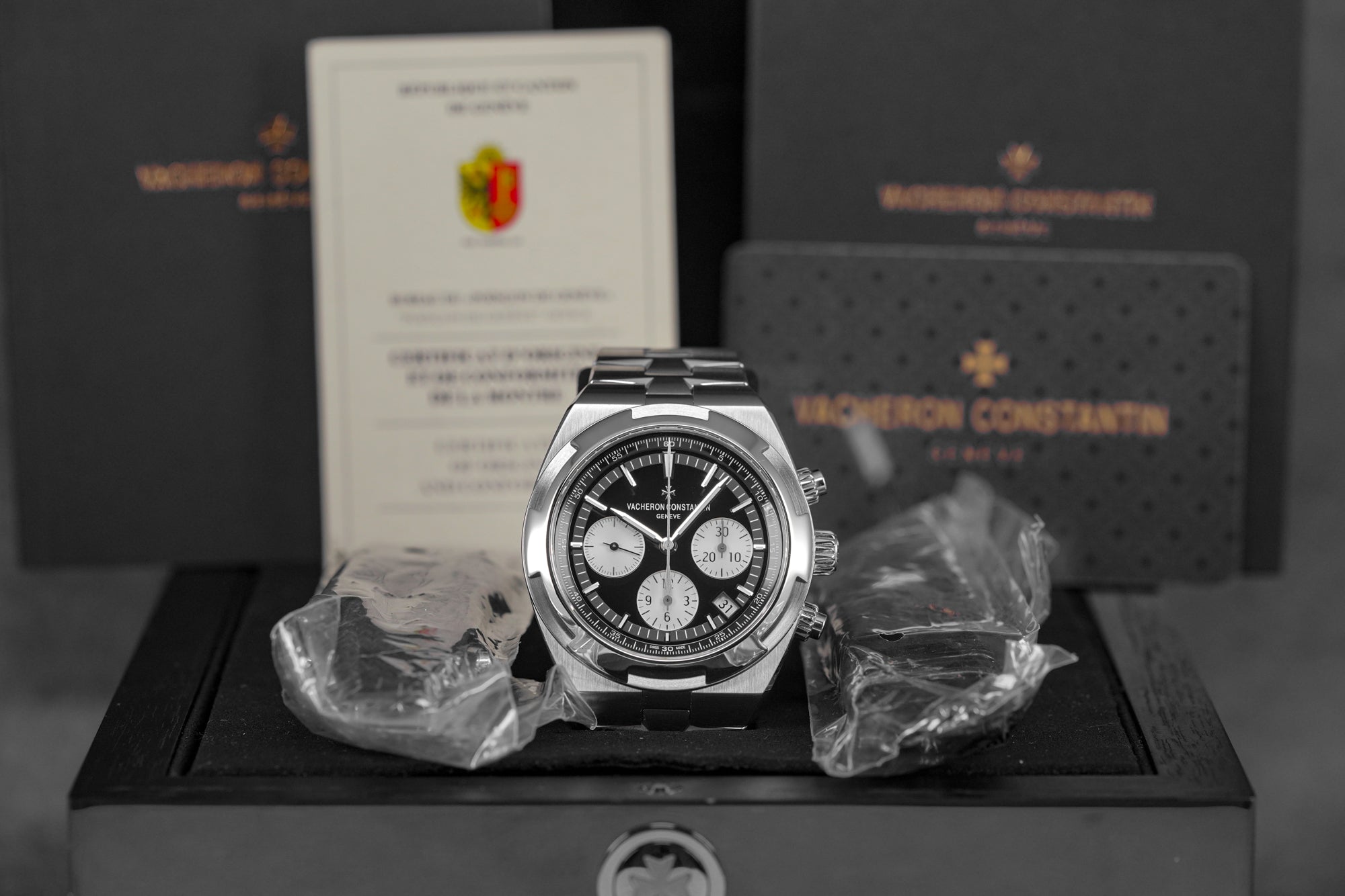 OVERSEAS CHRONOGRAPH BLACK DIAL (2021)
