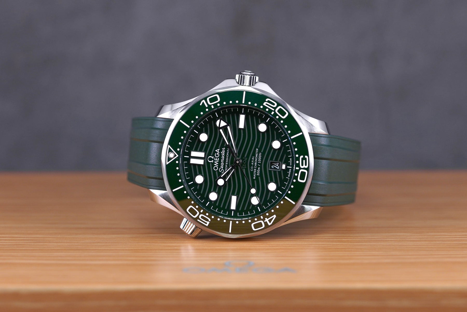 SEAMASTER DIVER 300 GREEN DIAL RUBBER STRAP (2022)