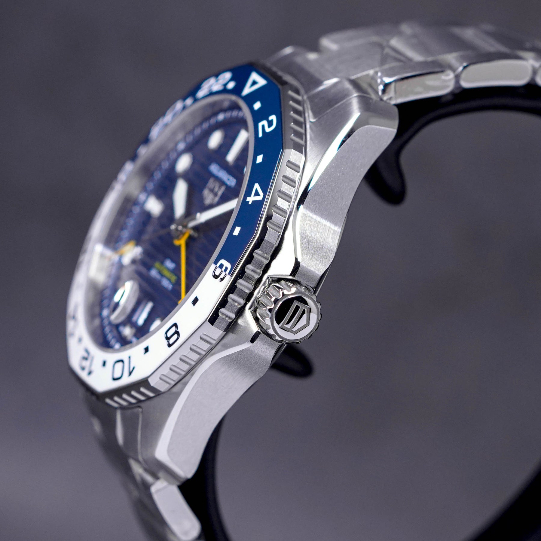 TAG HEUER AQUARACER 300M CALIBRE 7 GMT 'SMURF'