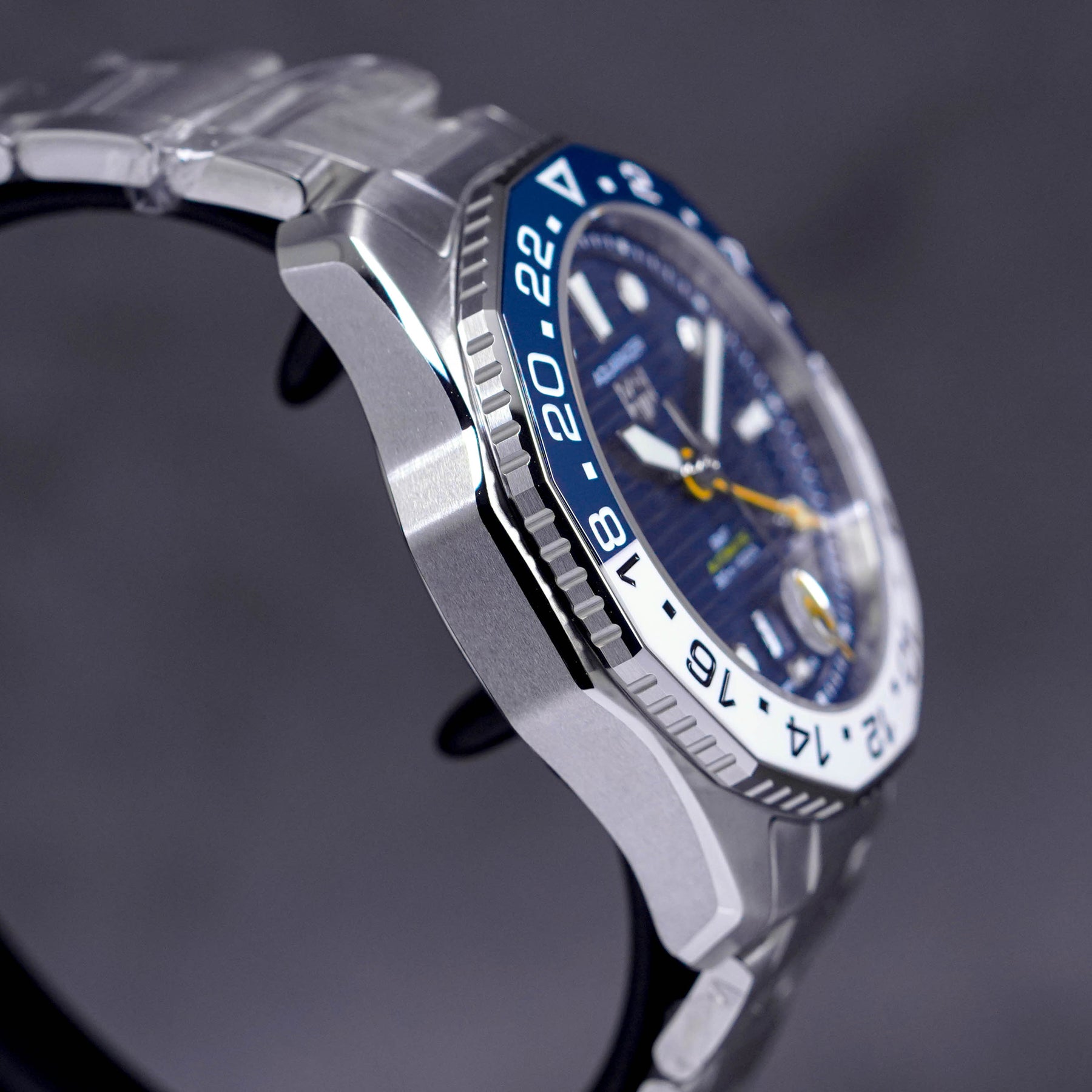 TAG HEUER AQUARACER 300M CALIBRE 7 GMT 'SMURF'