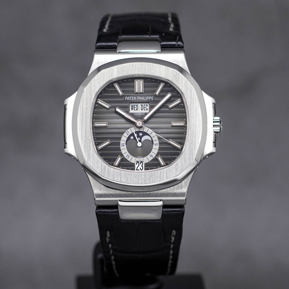 NAUTILUS 5726A ANNUAL CALENDAR (2011)