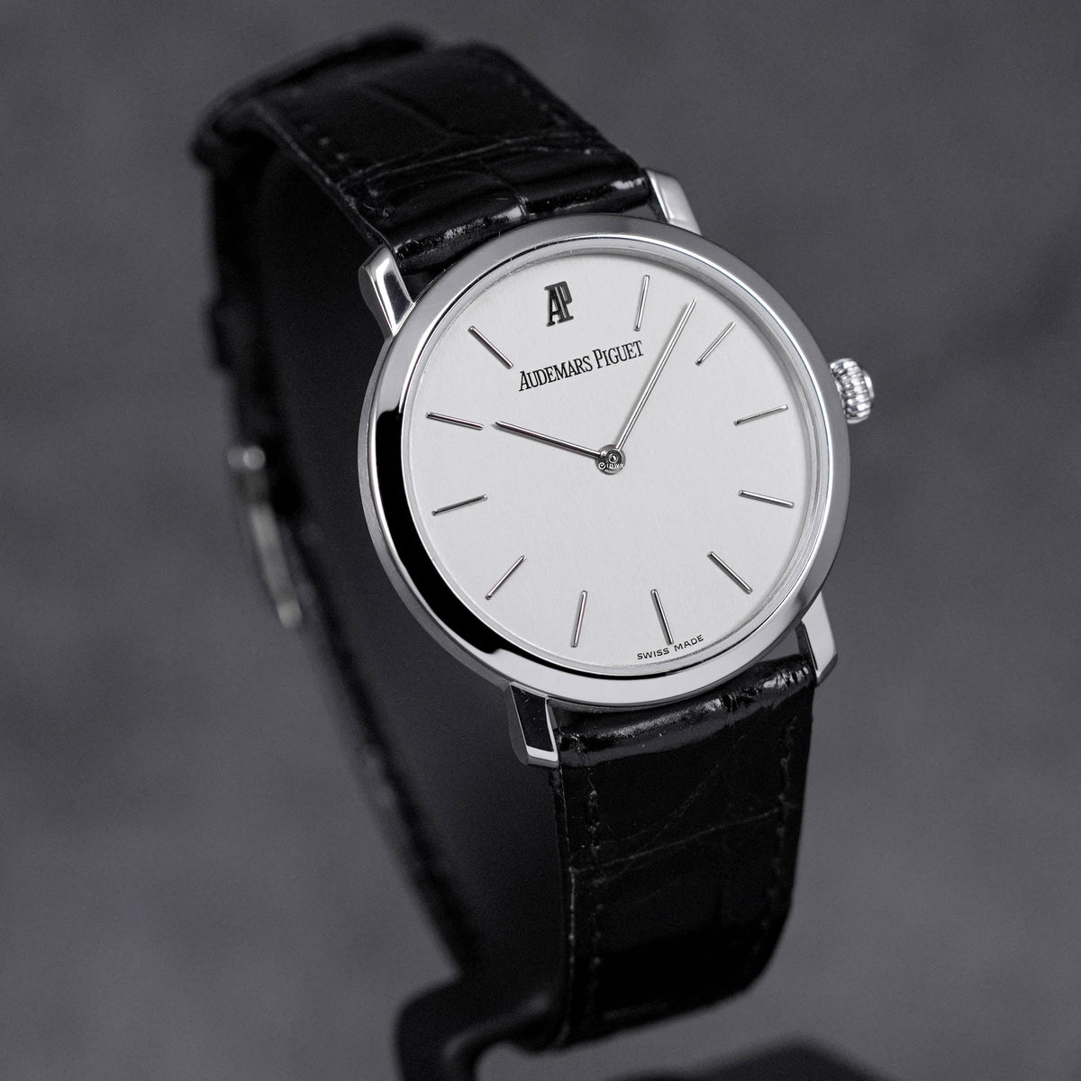 CLASSIC ROUND 32MM WHITEGOLD SILVER DIAL (WATCH ONLY)