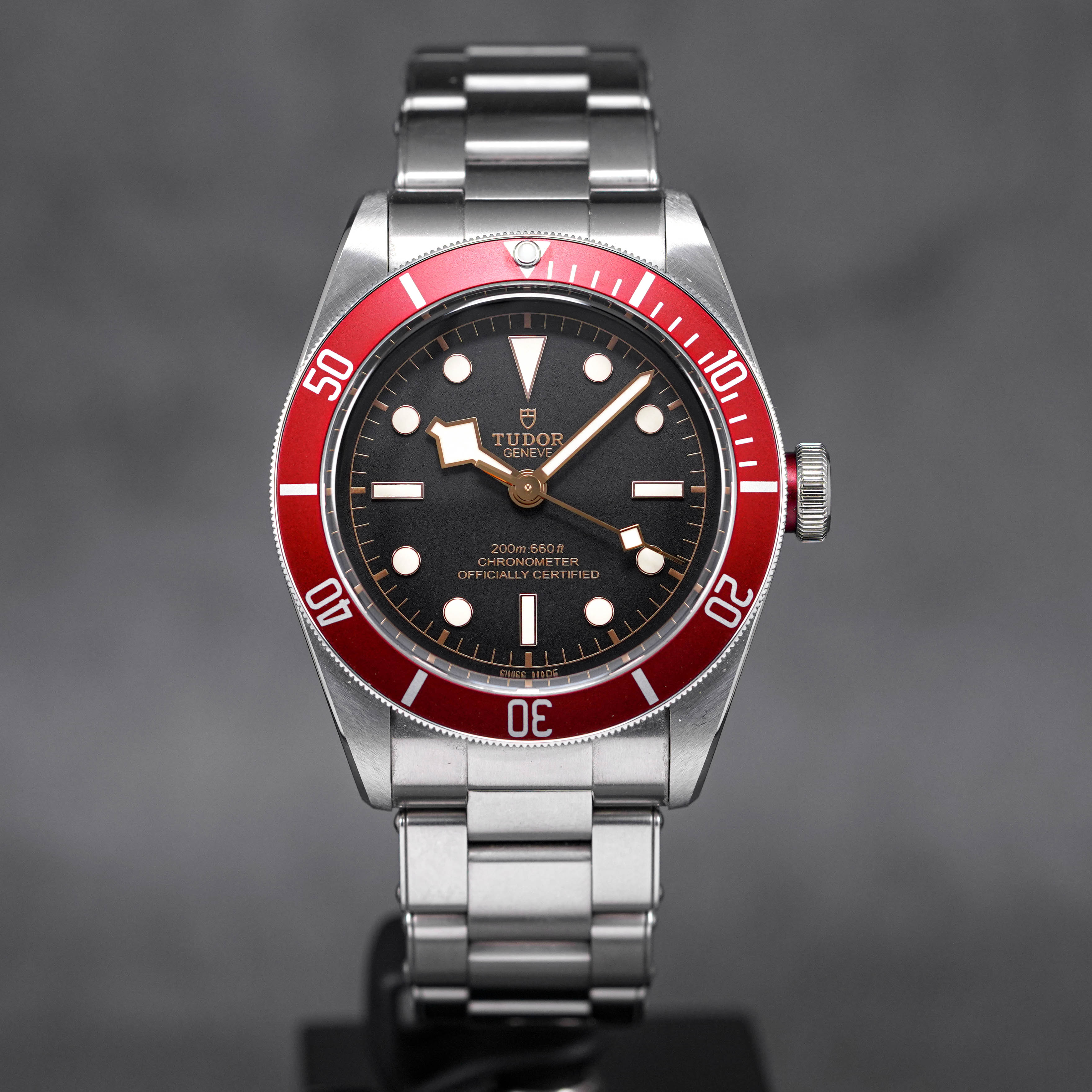 Tudor hotsell black red