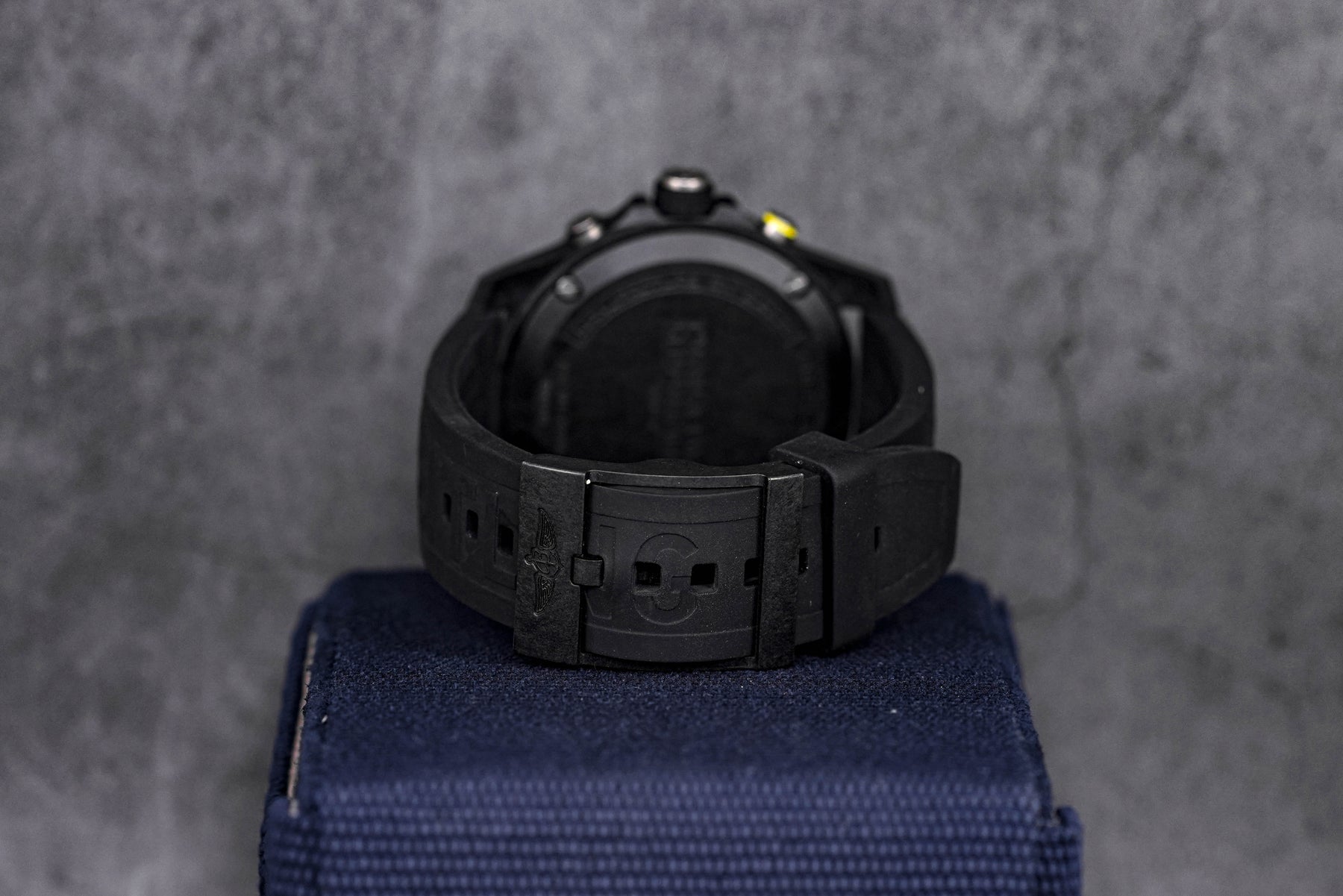 ENDURANCE PRO 44MM BLACK (2023)