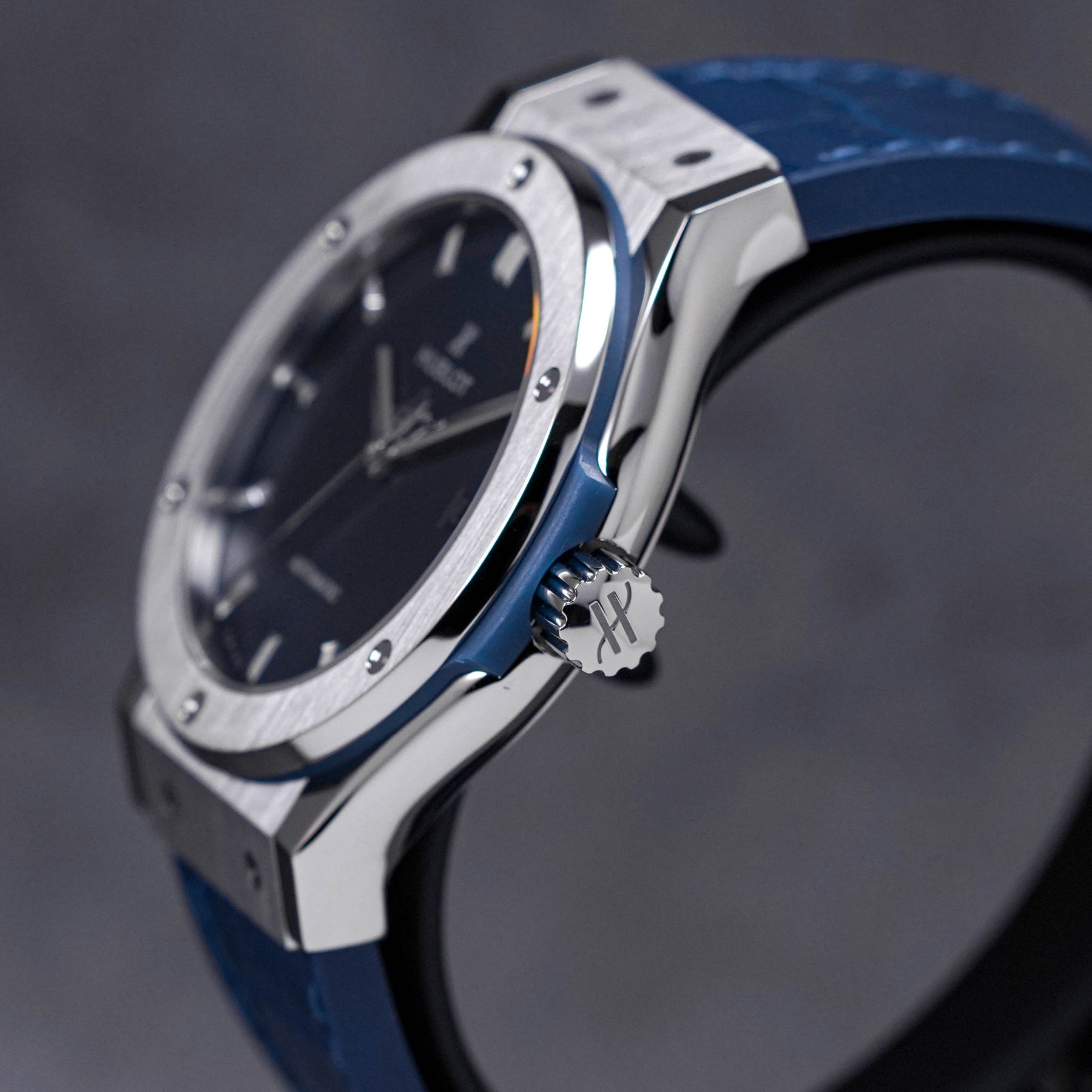 CLASSIC FUSION 42MM BLUE TITANIUM (2023)