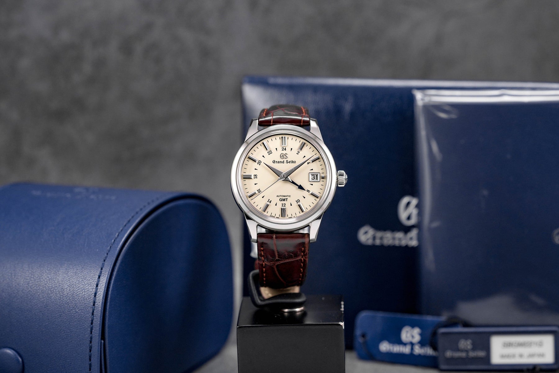 Elegance Collection GMT Ivory