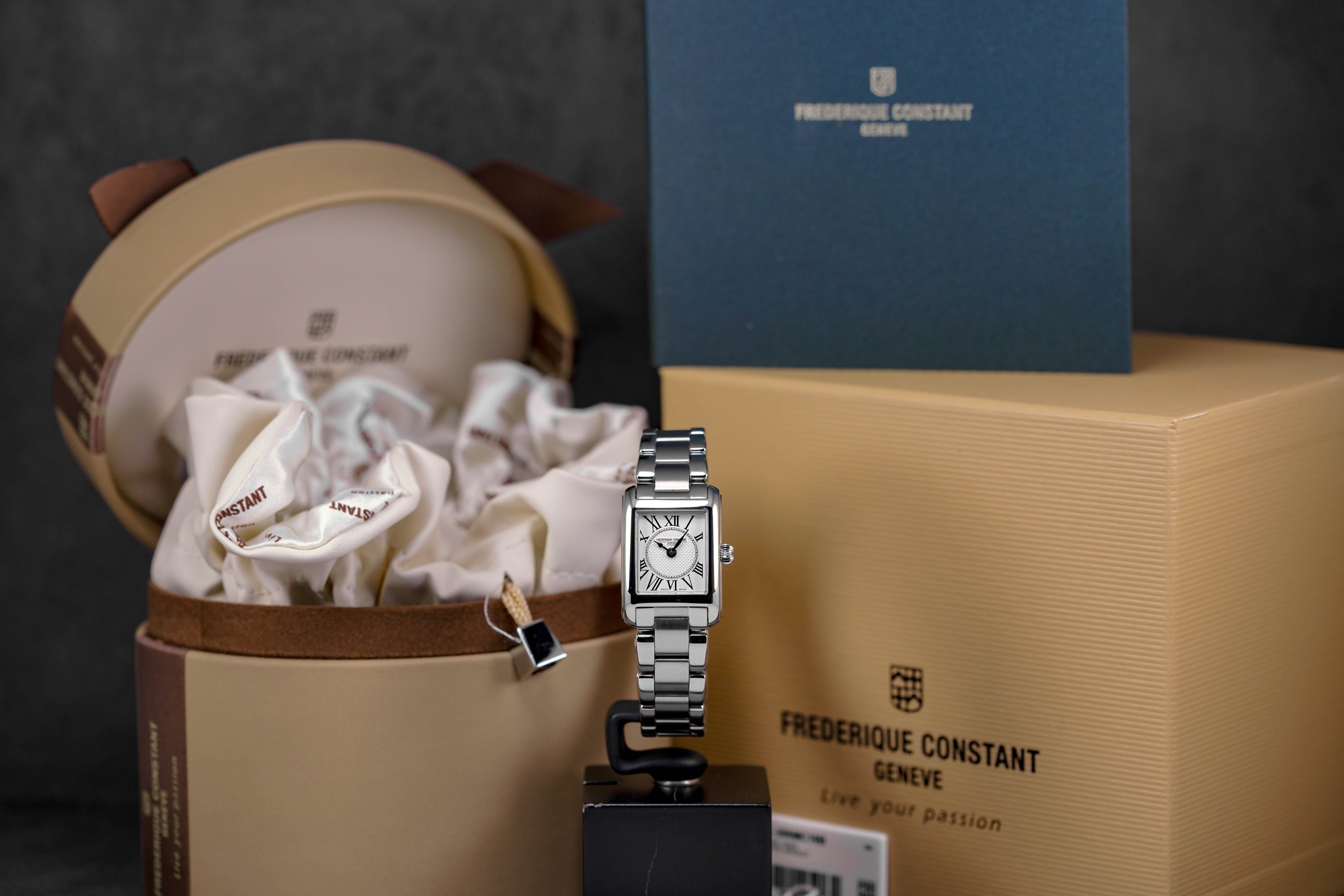 CLASSICS CAREE STEEL WHITE DIAL