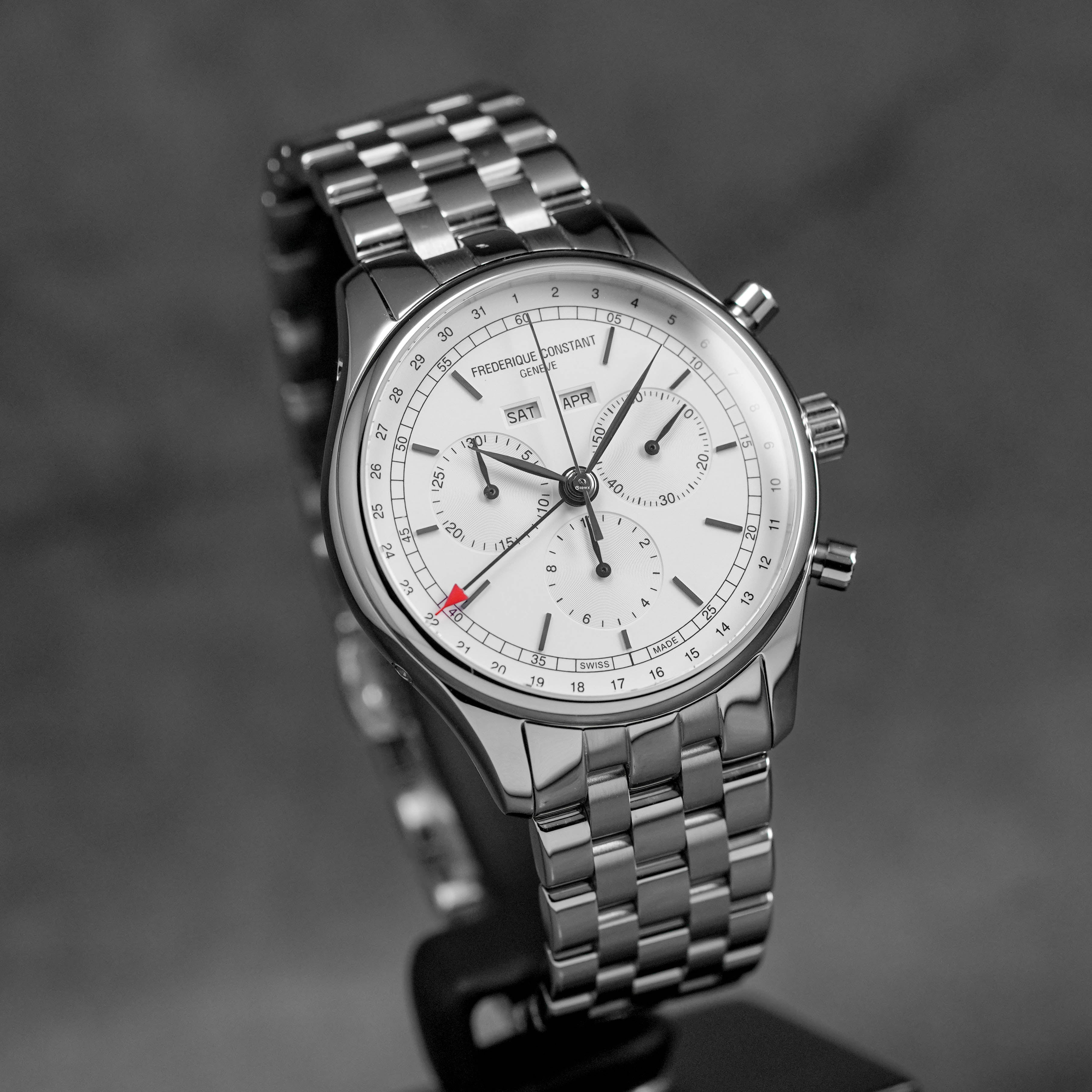 CLASSICS QUARTZ CHRONOGRAPH TRIPLE CALENDAR STEEL SILVER DIAL