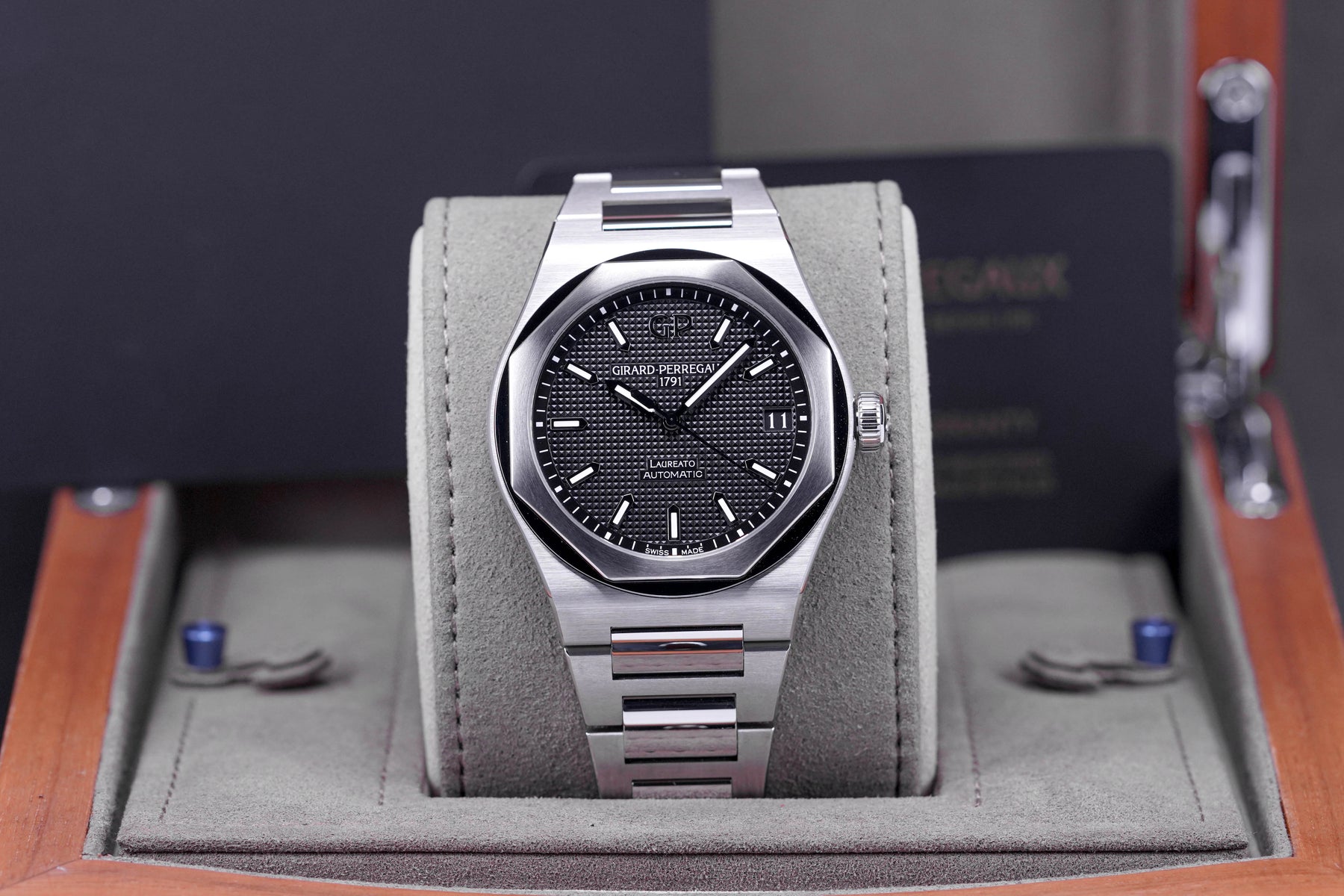 LAUREATO BLACK DIAL (2022)