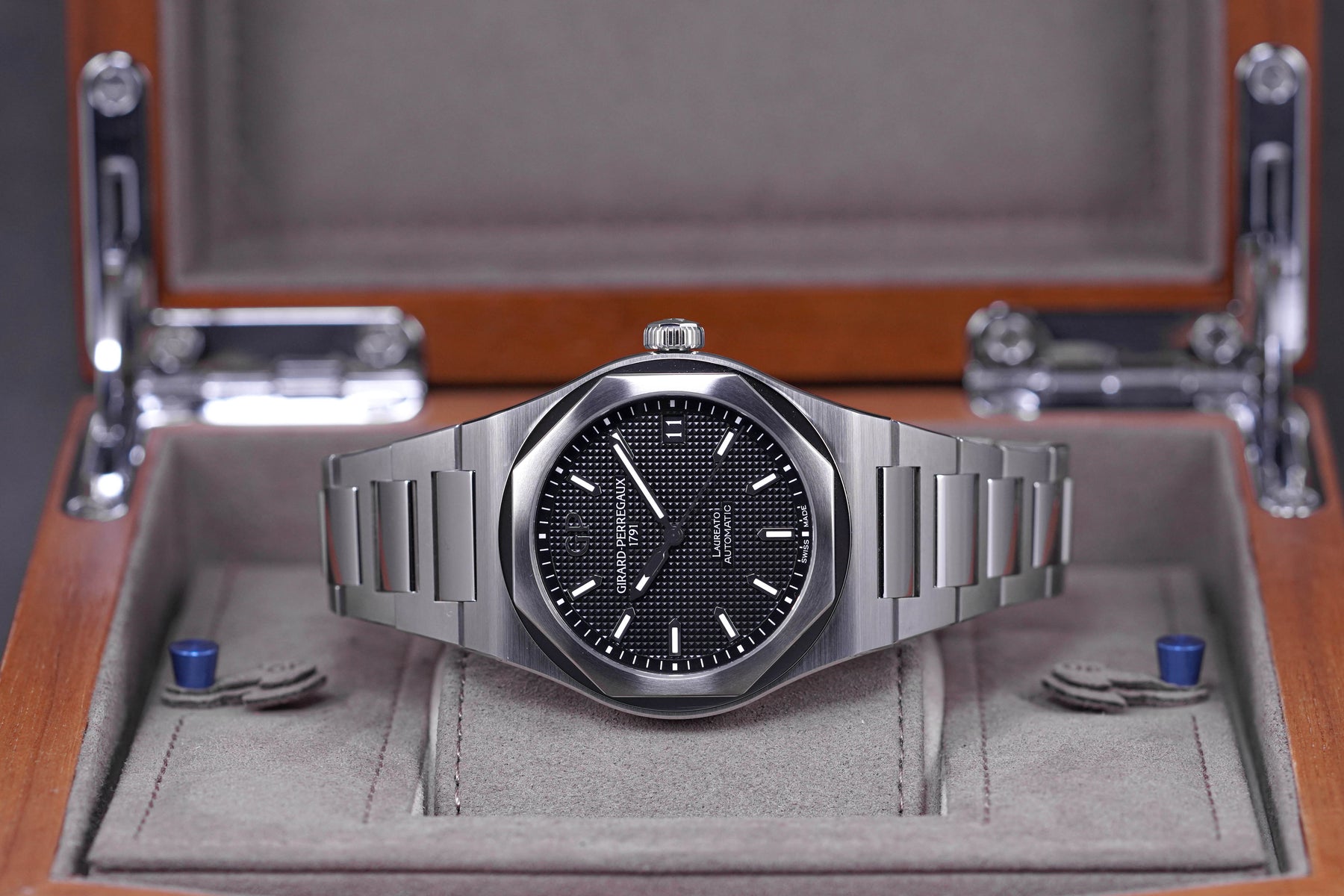 LAUREATO BLACK DIAL (2022)